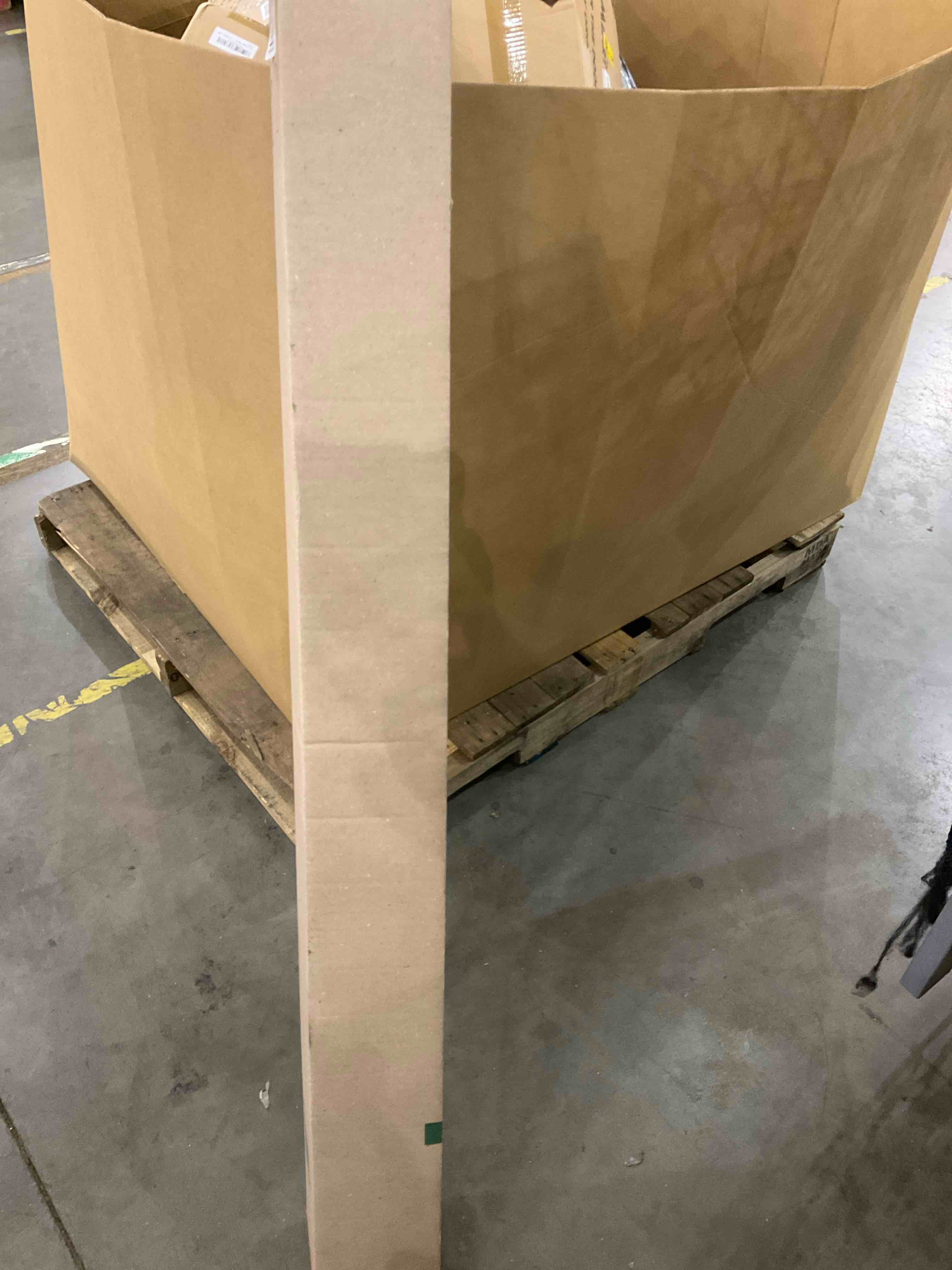 https://s3.amazonaws.com/lotting-images-prod/BargainHunt/EXS01506279_1716984964481.jpeg