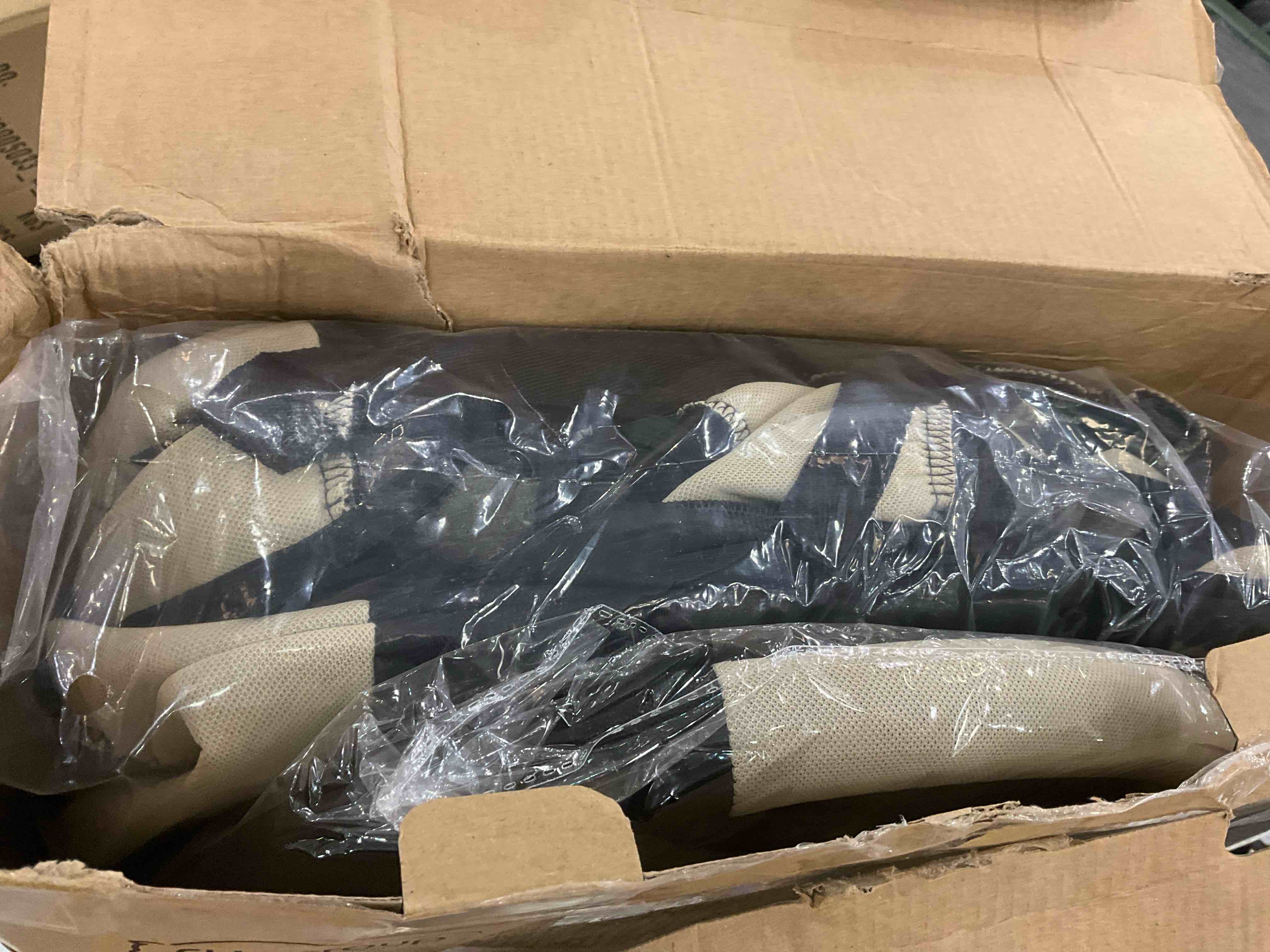 https://s3.amazonaws.com/lotting-images-prod/BargainHunt/EXS01506327_1716993213898.jpeg