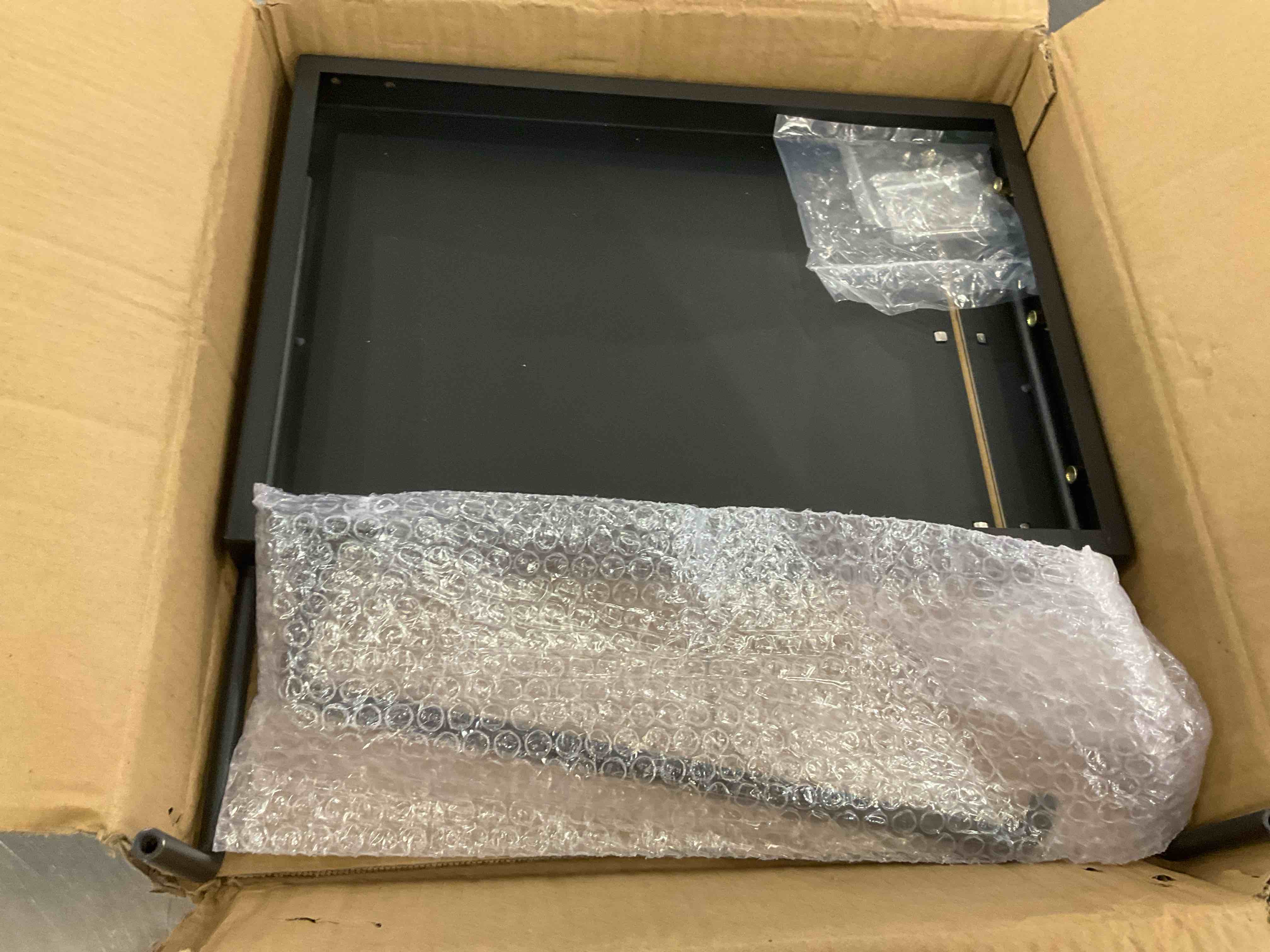 https://s3.amazonaws.com/lotting-images-prod/BargainHunt/EXS01506339_1716995493522.jpeg