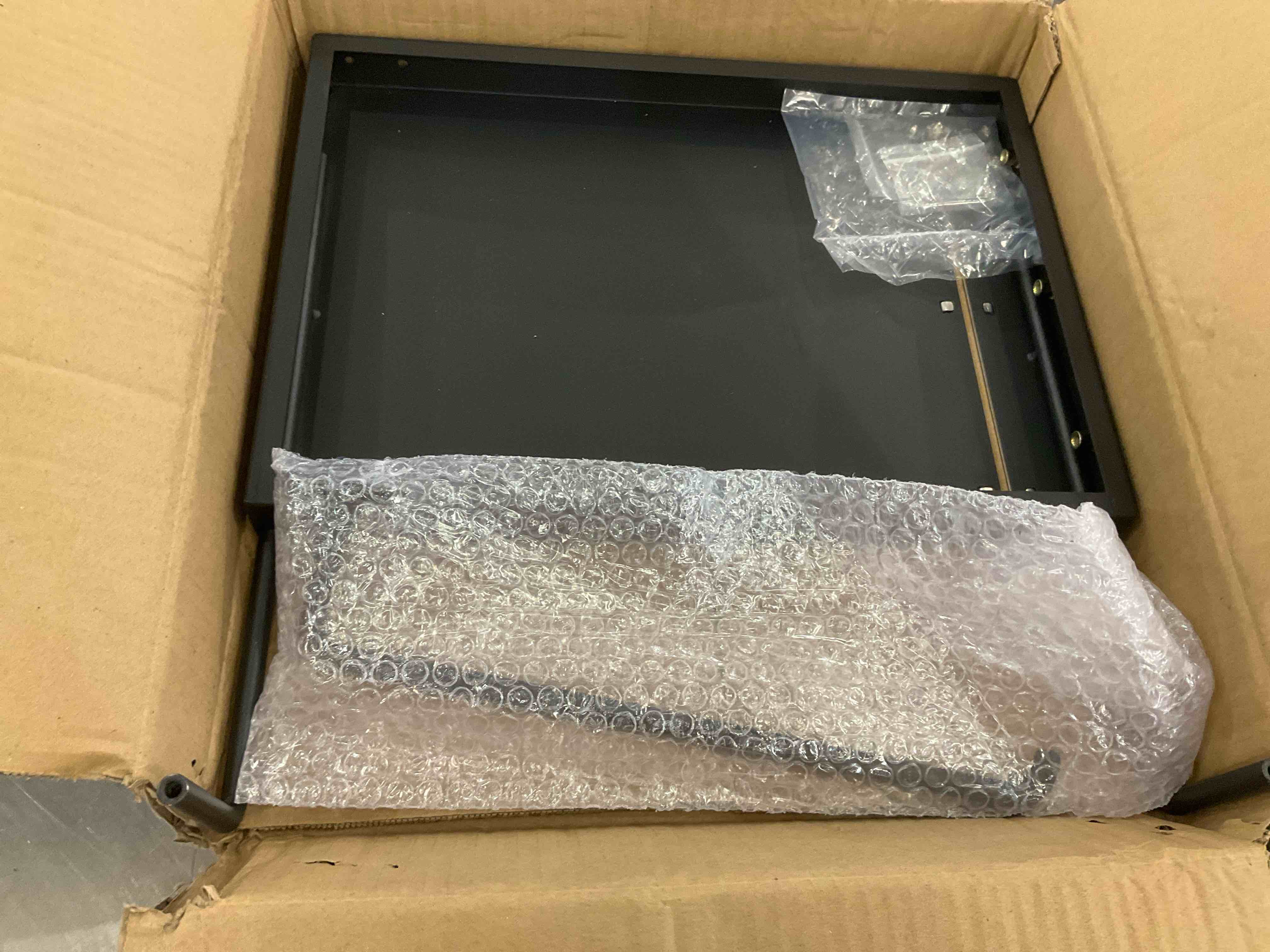 https://s3.amazonaws.com/lotting-images-prod/BargainHunt/EXS01506339_1716995495472.jpeg