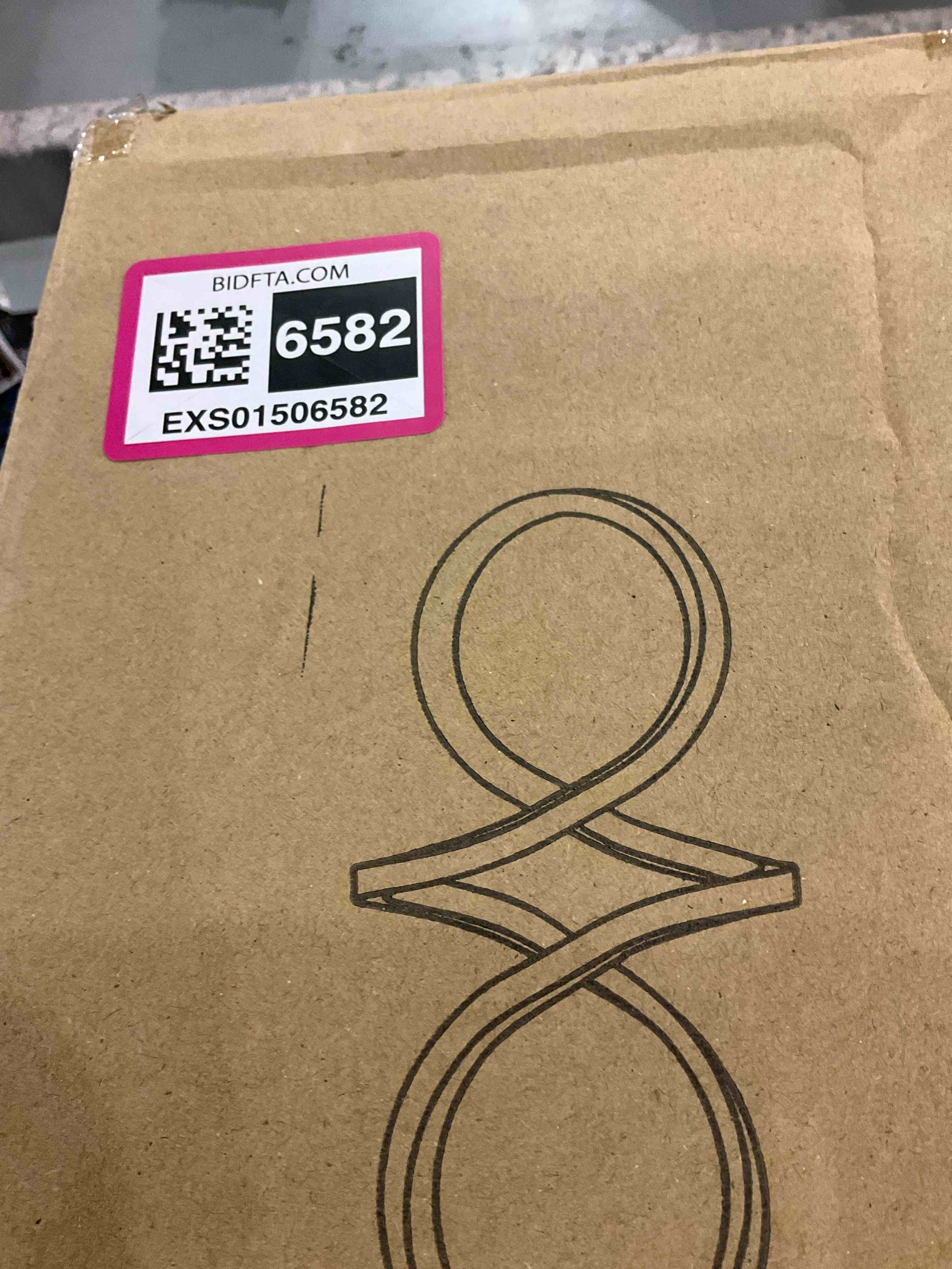https://s3.amazonaws.com/lotting-images-prod/BargainHunt/EXS01506582_1715946008847.jpeg