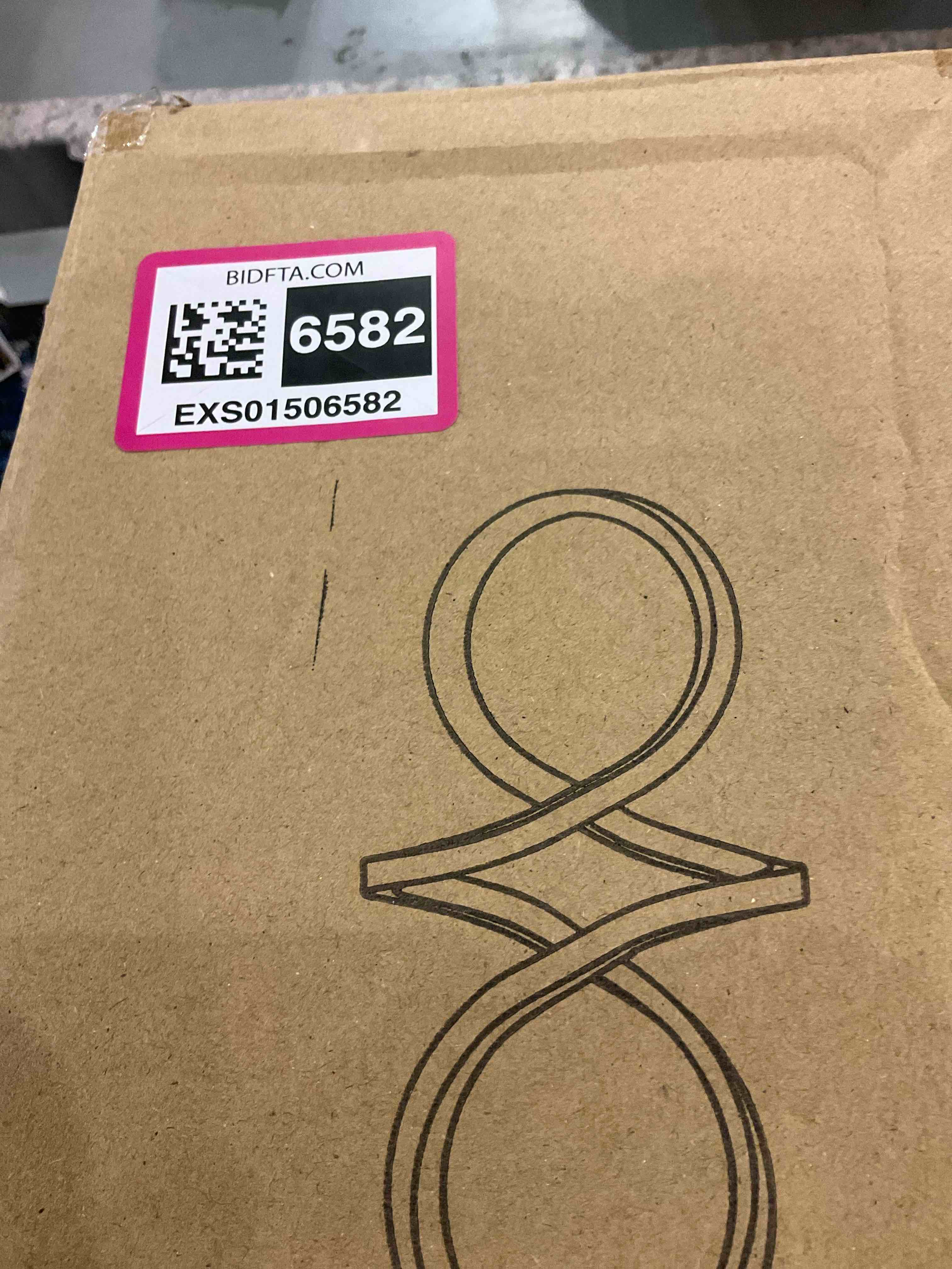 https://s3.amazonaws.com/lotting-images-prod/BargainHunt/EXS01506582_1715946010012.jpeg