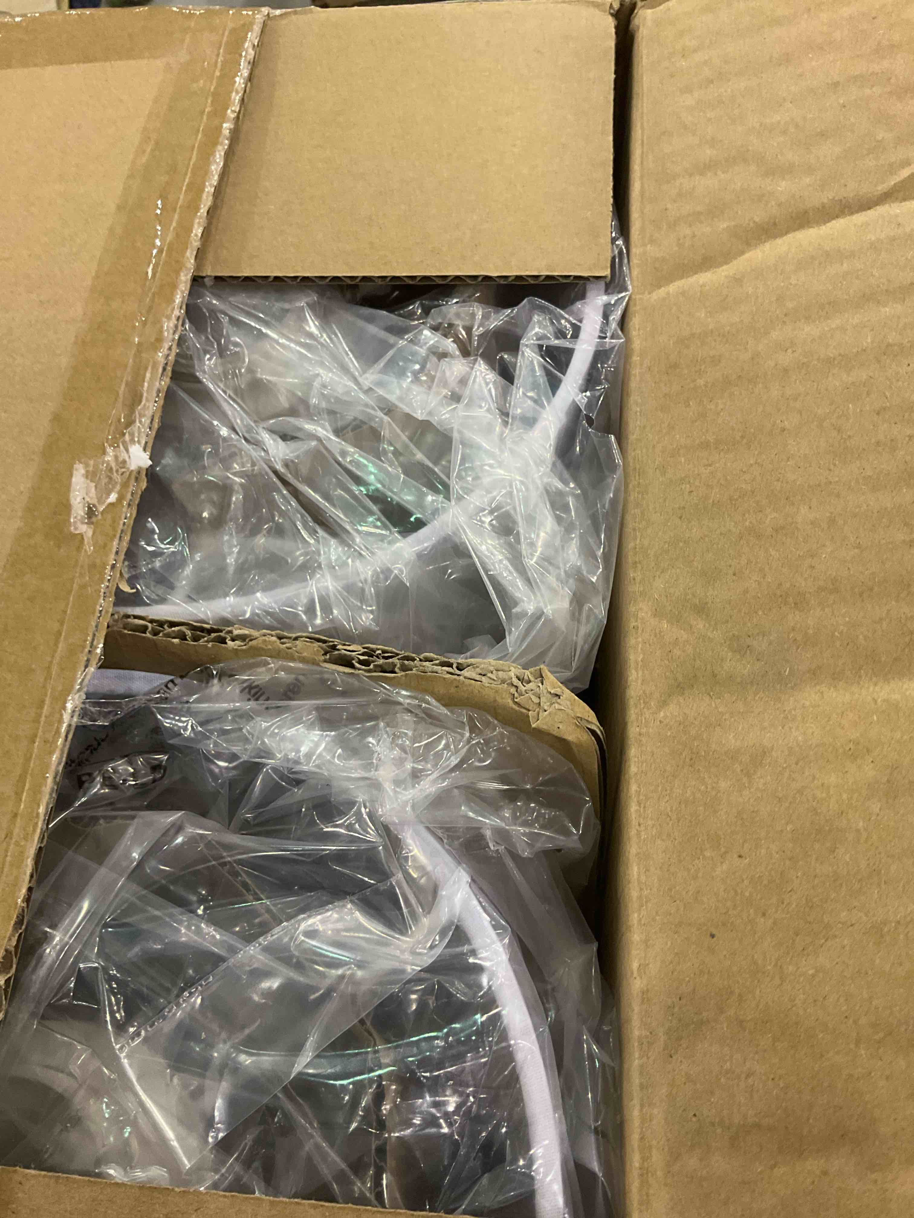 https://s3.amazonaws.com/lotting-images-prod/BargainHunt/EXS01506604_1715948819629.jpeg