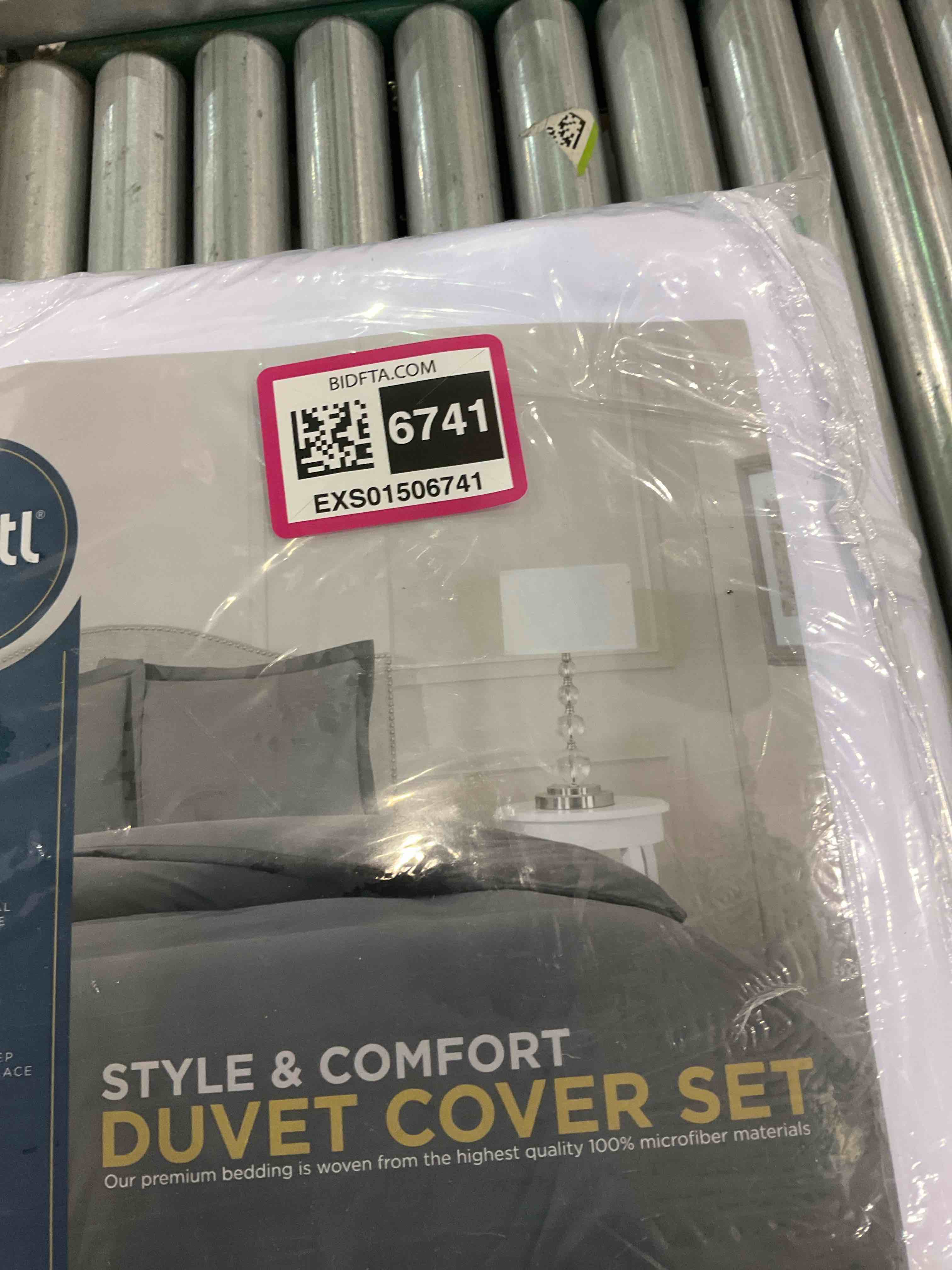 https://s3.amazonaws.com/lotting-images-prod/BargainHunt/EXS01506741_1716203610516.jpeg