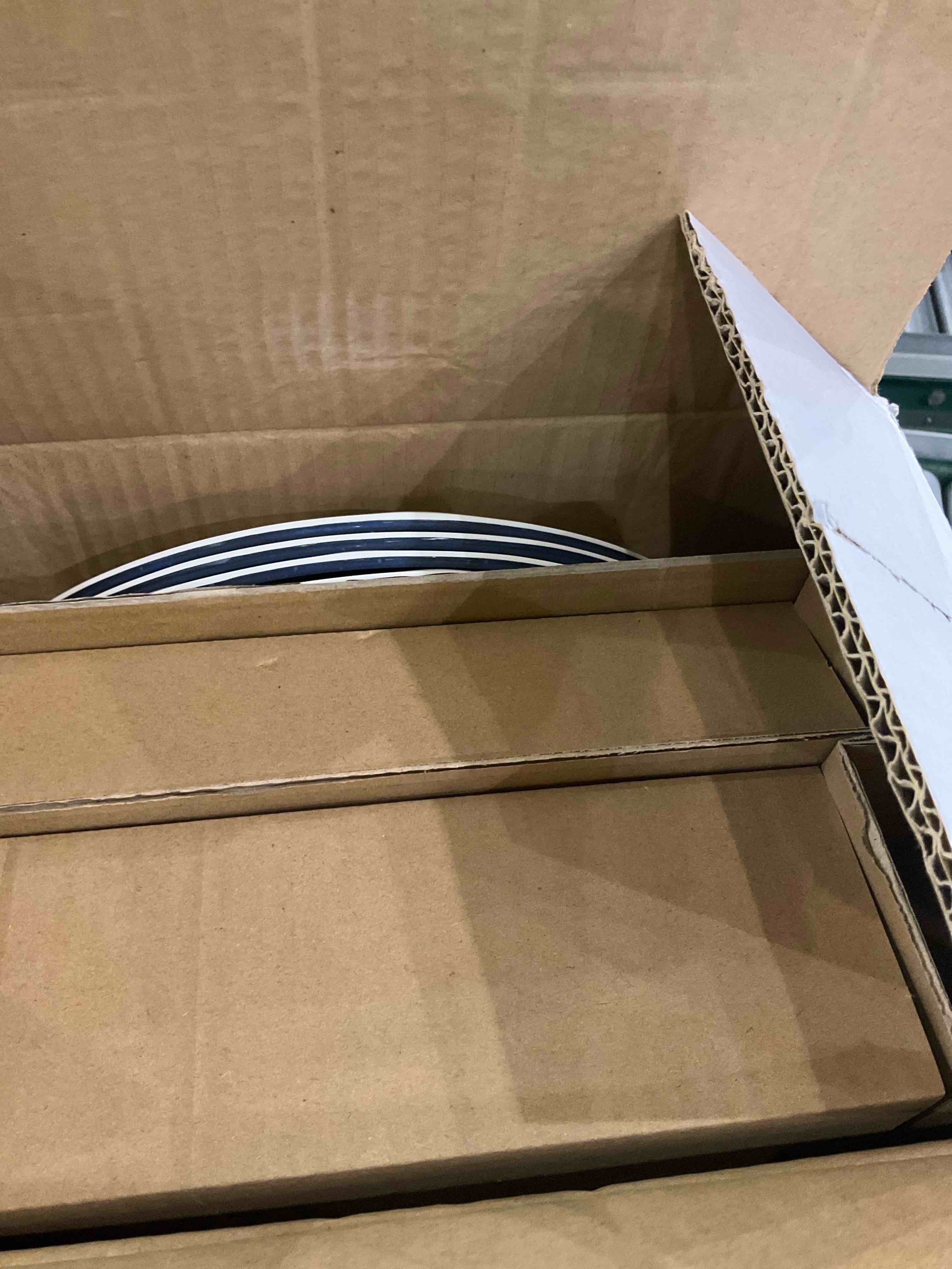 https://s3.amazonaws.com/lotting-images-prod/BargainHunt/EXS01506778_1716206314320.jpeg
