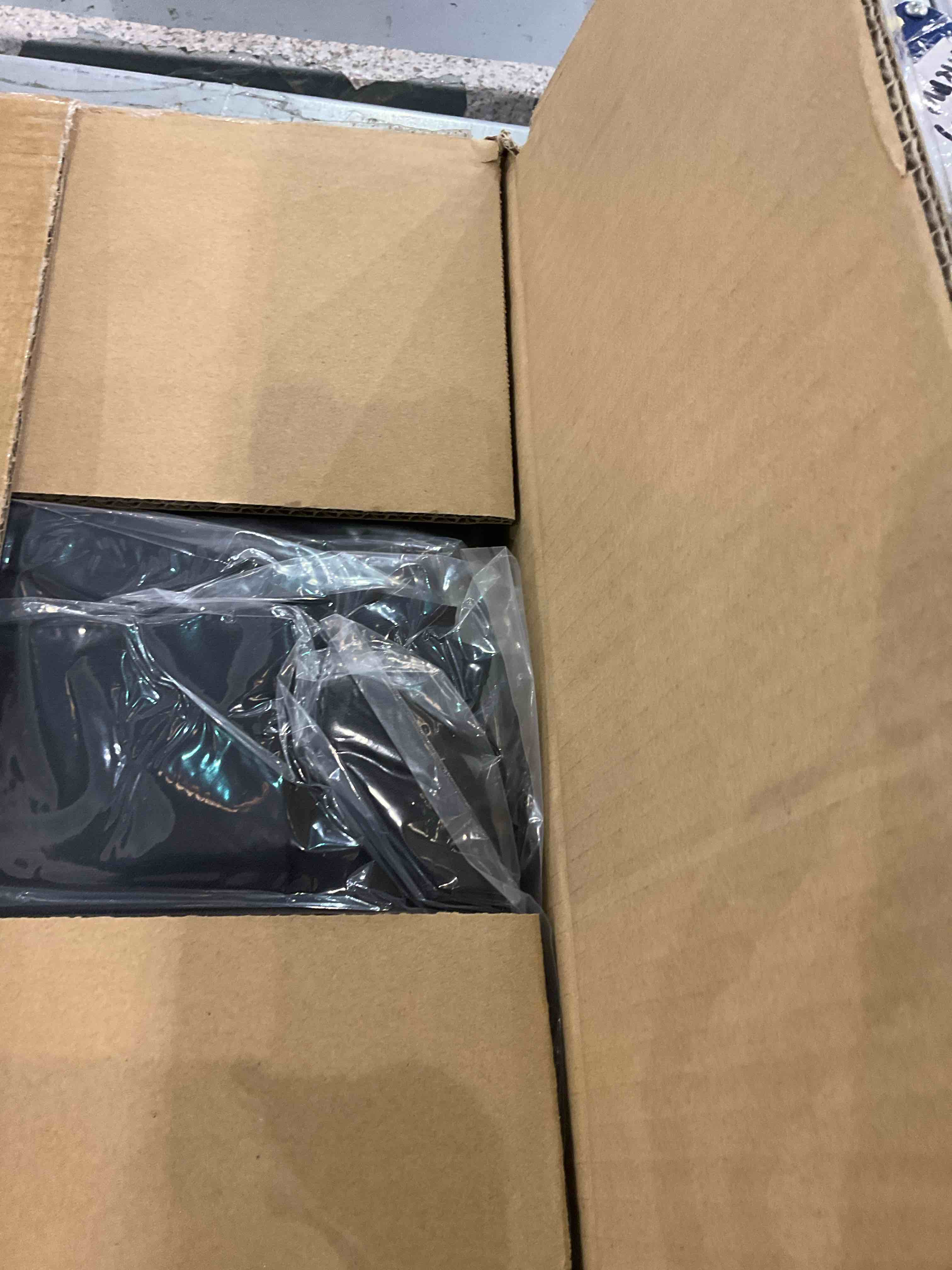 https://s3.amazonaws.com/lotting-images-prod/BargainHunt/EXS01506785_1716206840520.jpeg