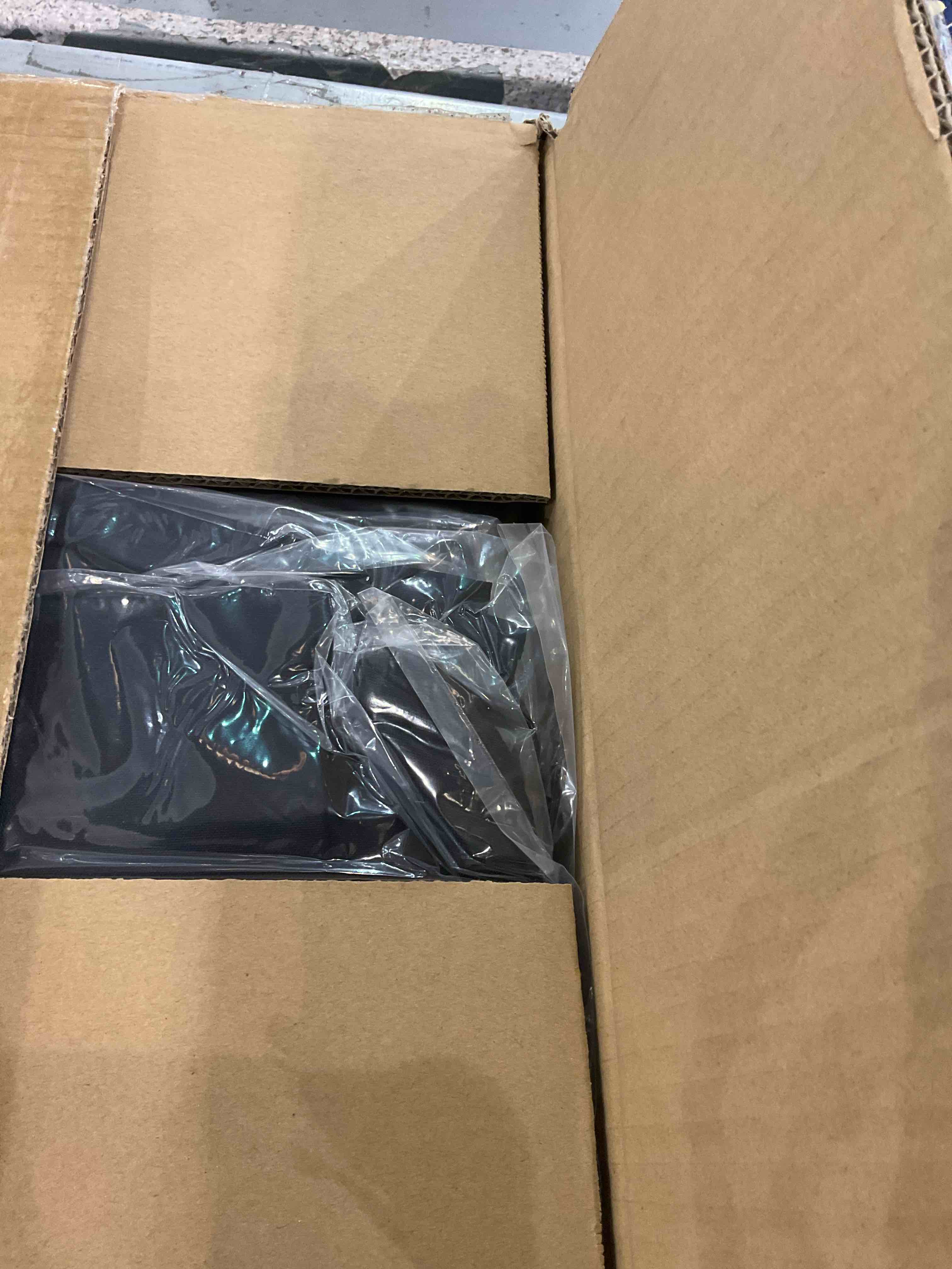 https://s3.amazonaws.com/lotting-images-prod/BargainHunt/EXS01506785_1716206841579.jpeg
