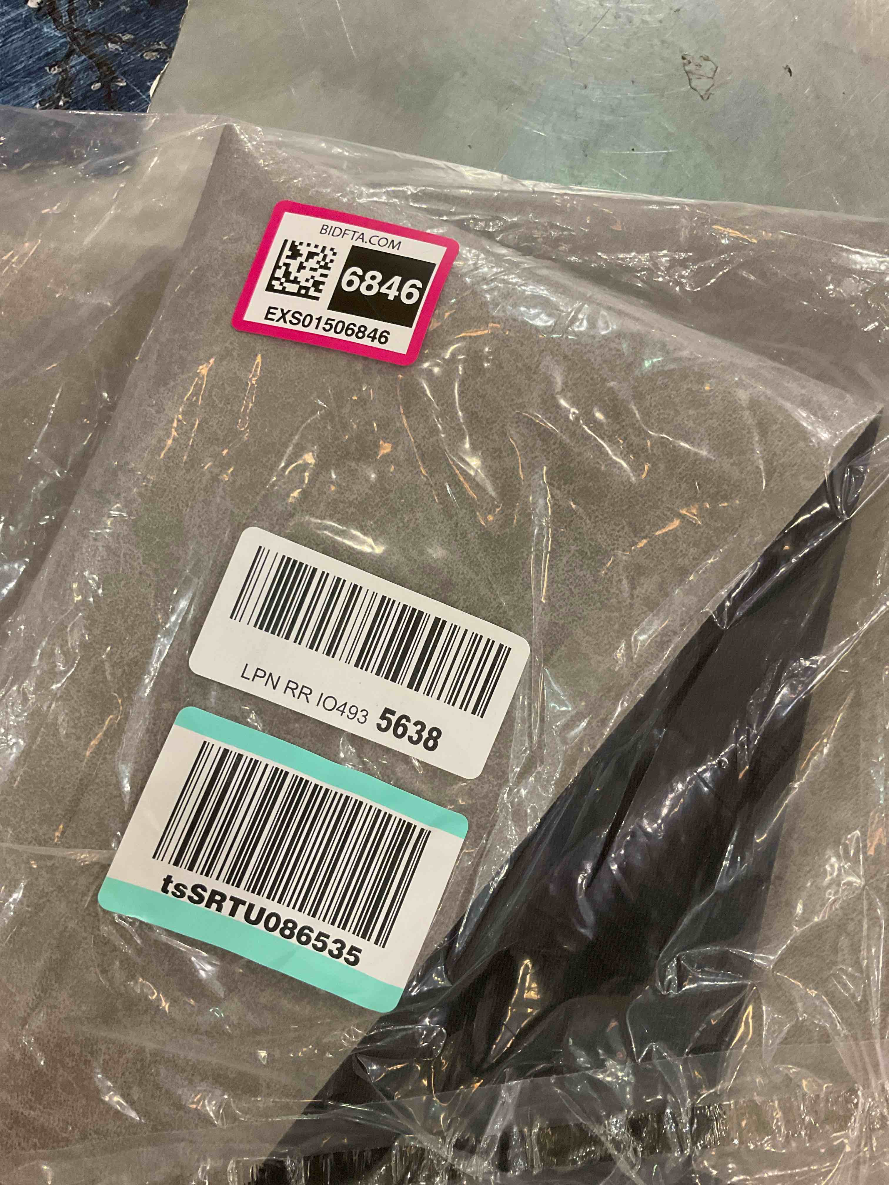 https://s3.amazonaws.com/lotting-images-prod/BargainHunt/EXS01506846_1716216027286.jpeg