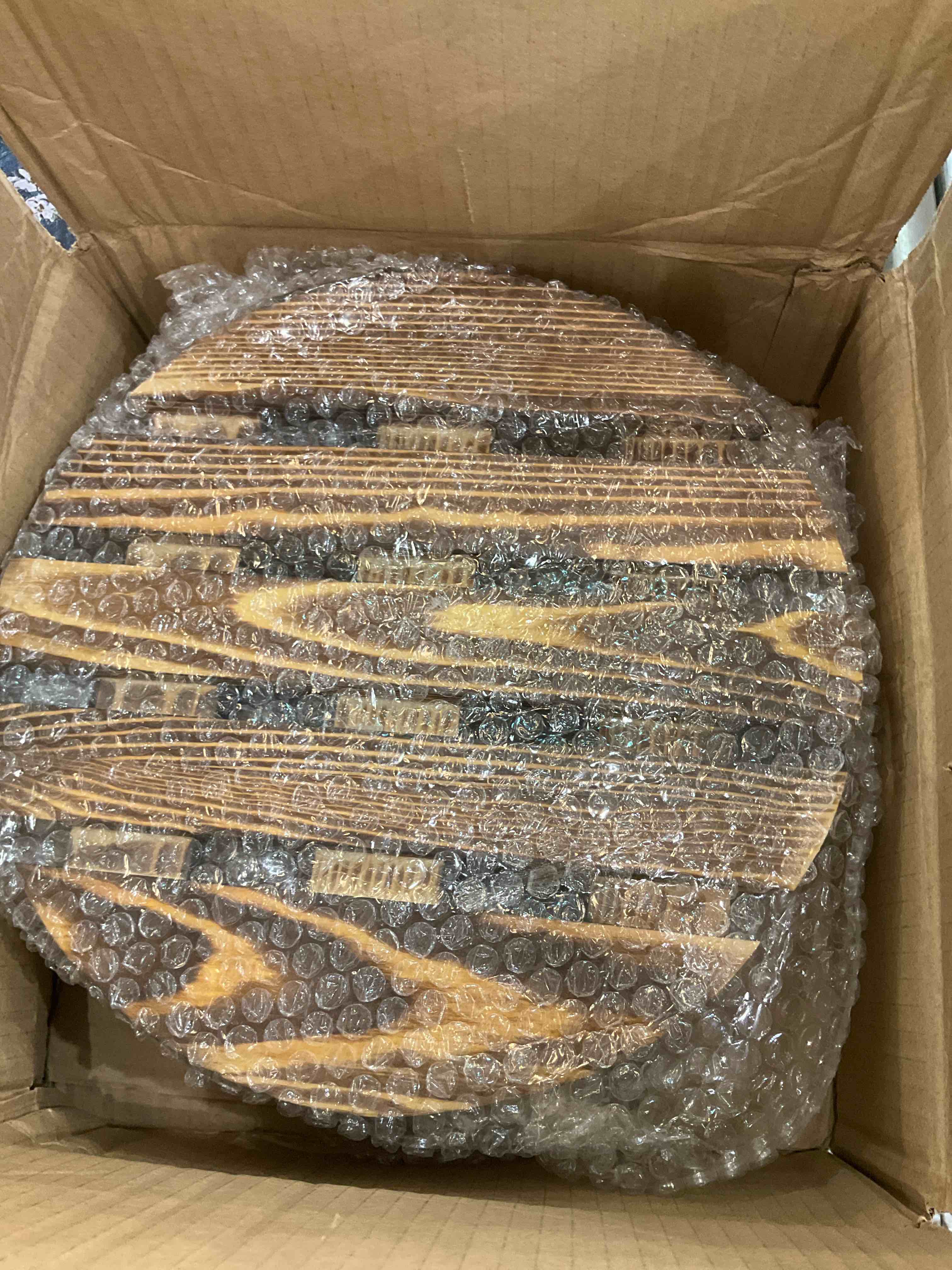 https://s3.amazonaws.com/lotting-images-prod/BargainHunt/EXS01506847_1716216095901.jpeg