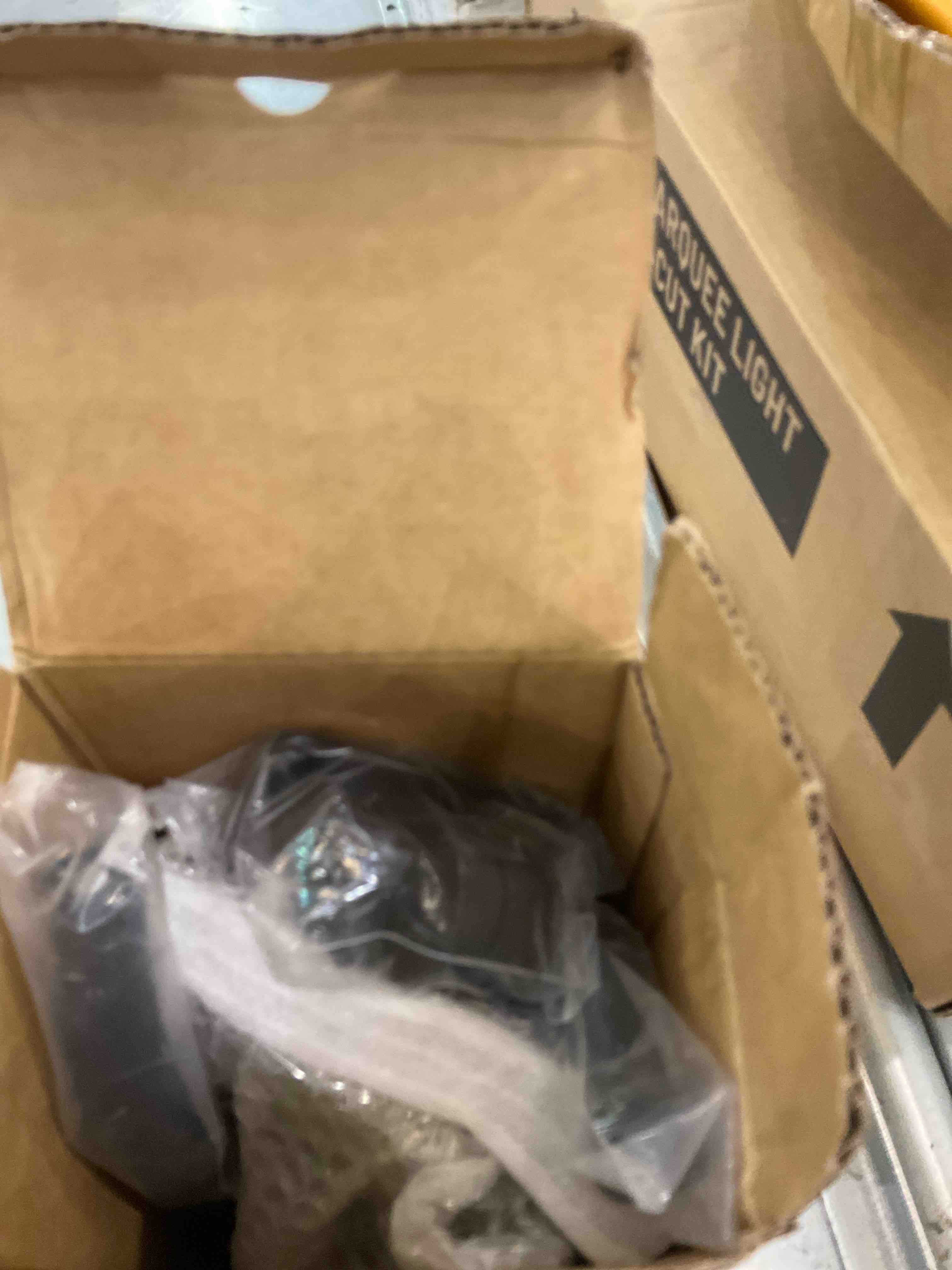 https://s3.amazonaws.com/lotting-images-prod/BargainHunt/EXS01506850_1716216259736.jpeg