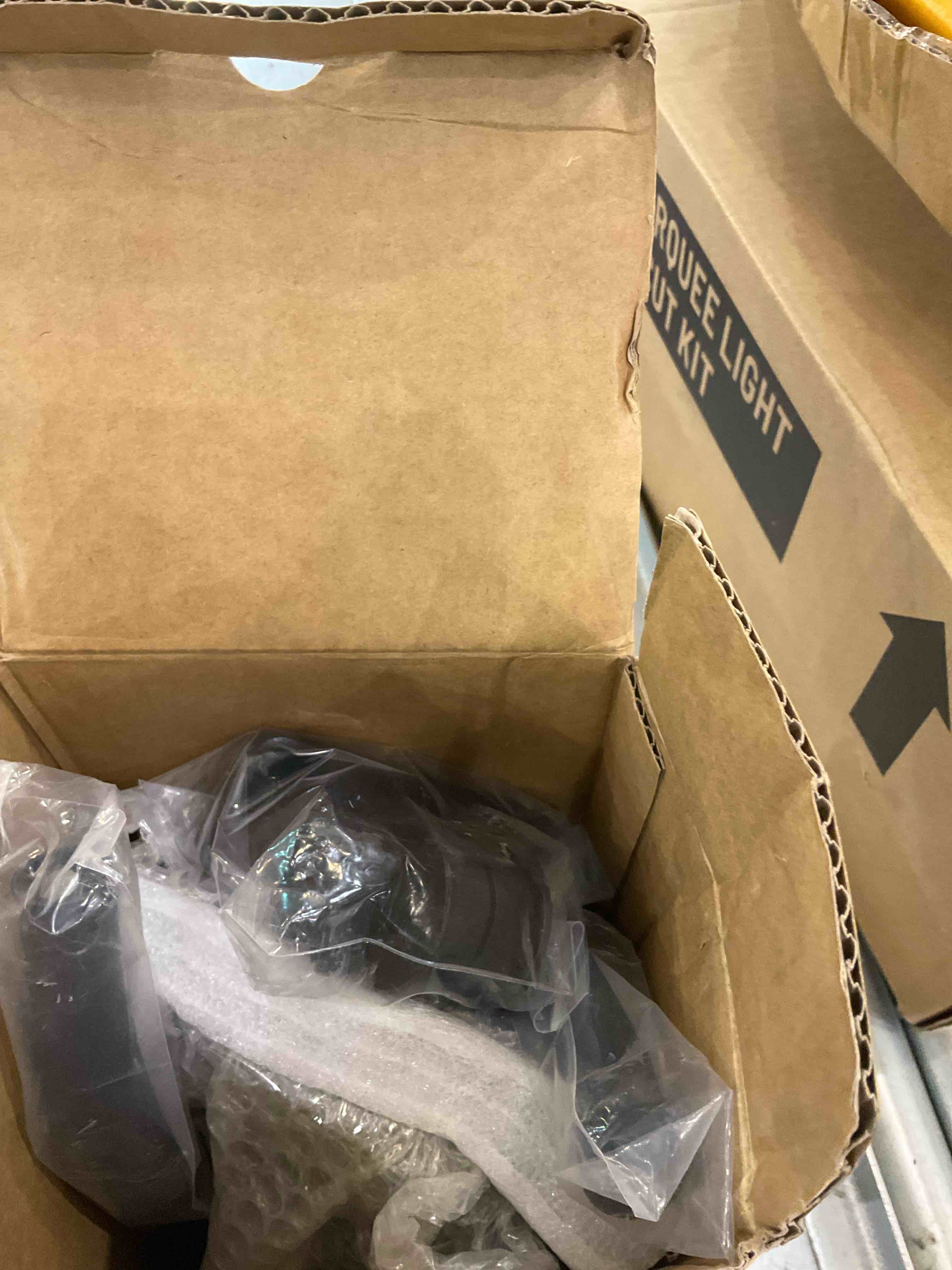 https://s3.amazonaws.com/lotting-images-prod/BargainHunt/EXS01506850_1716216261306.jpeg