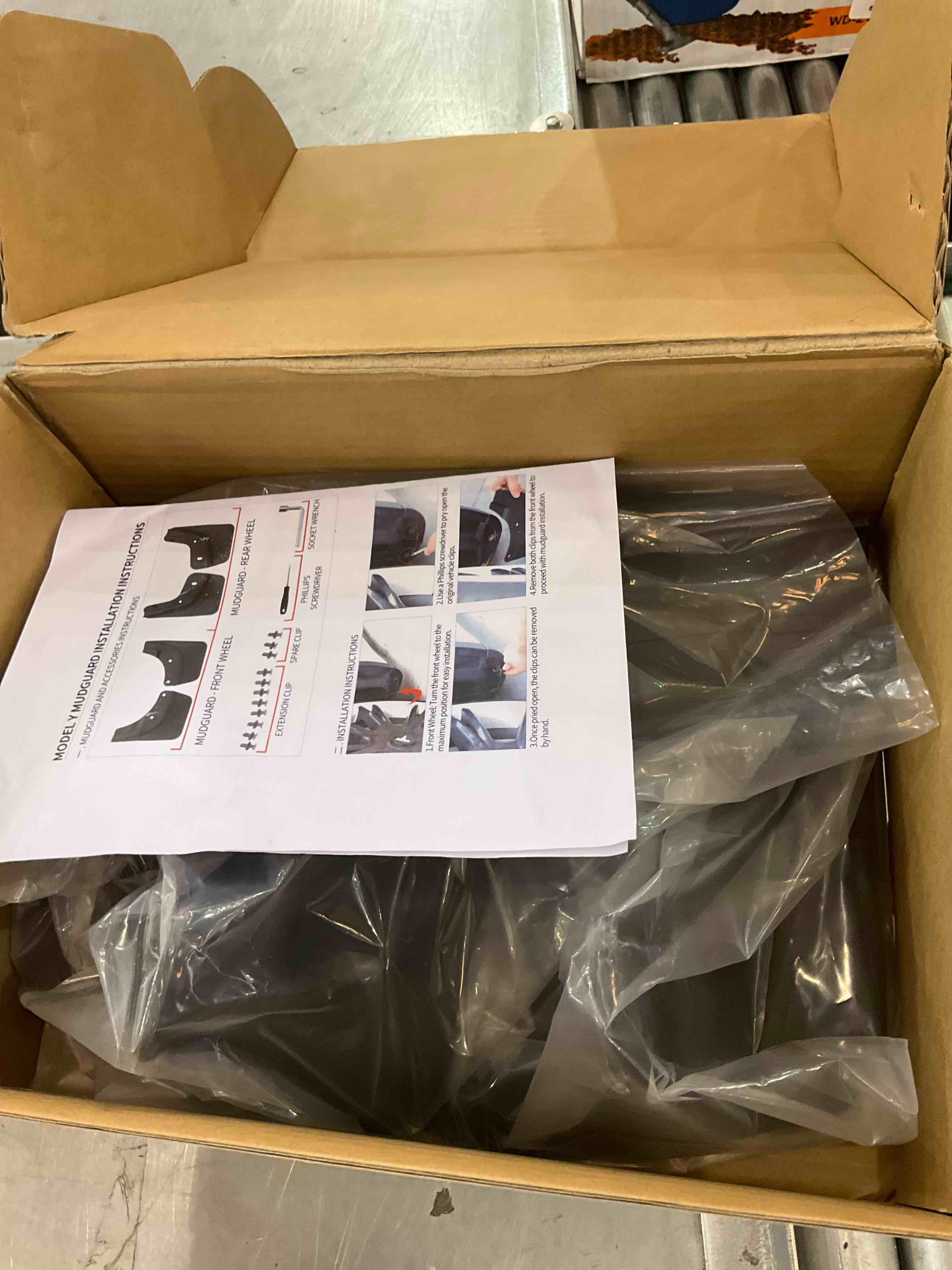 https://s3.amazonaws.com/lotting-images-prod/BargainHunt/EXS01506853_1716216489663.jpeg