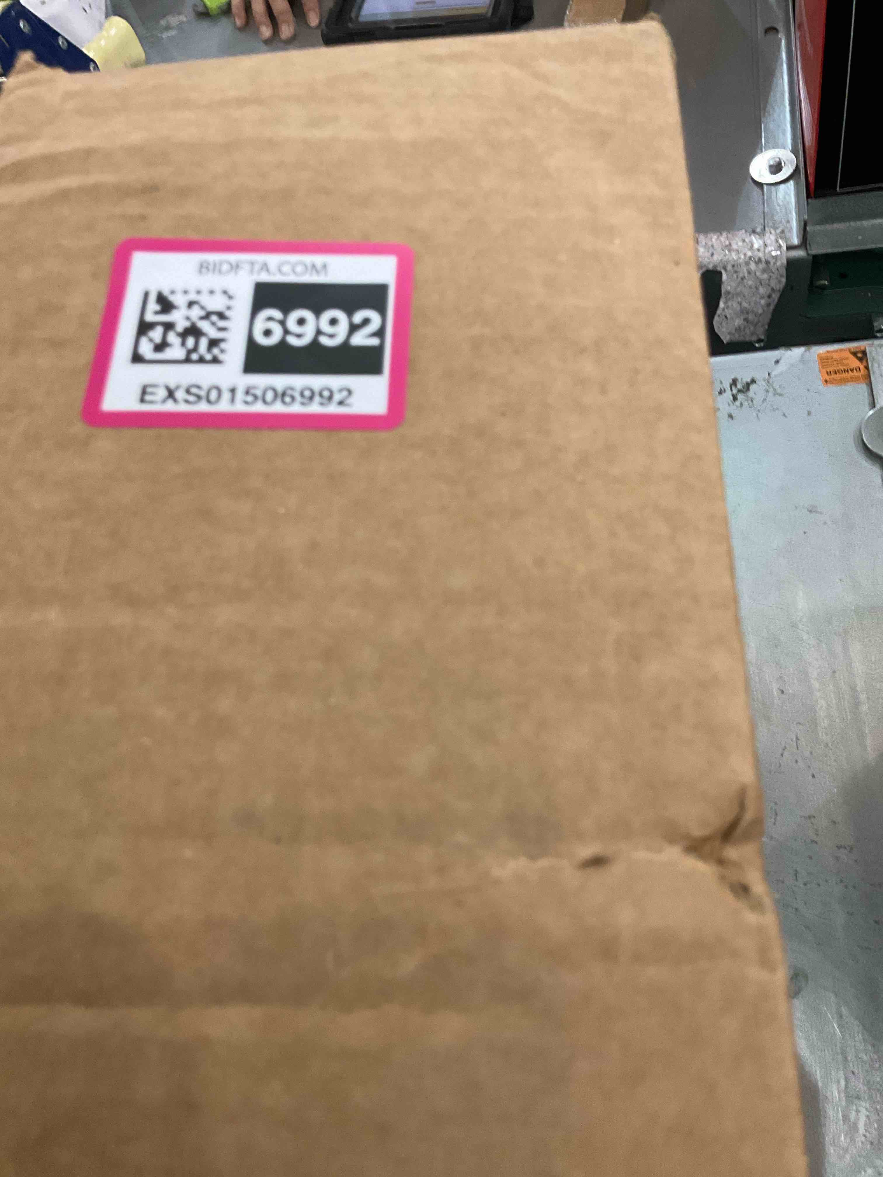https://s3.amazonaws.com/lotting-images-prod/BargainHunt/EXS01506992_1716303937432.jpeg