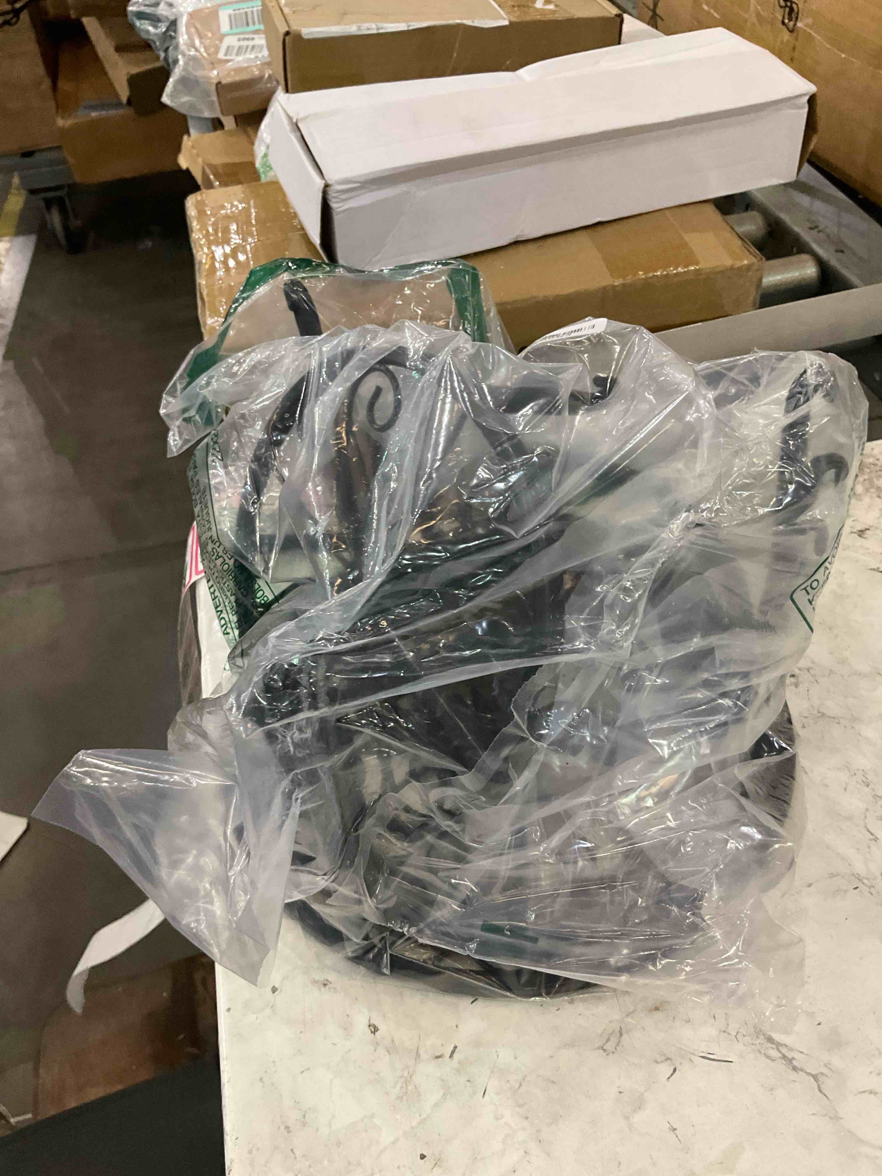 https://s3.amazonaws.com/lotting-images-prod/BargainHunt/EXS01507292_1716906254328.jpeg
