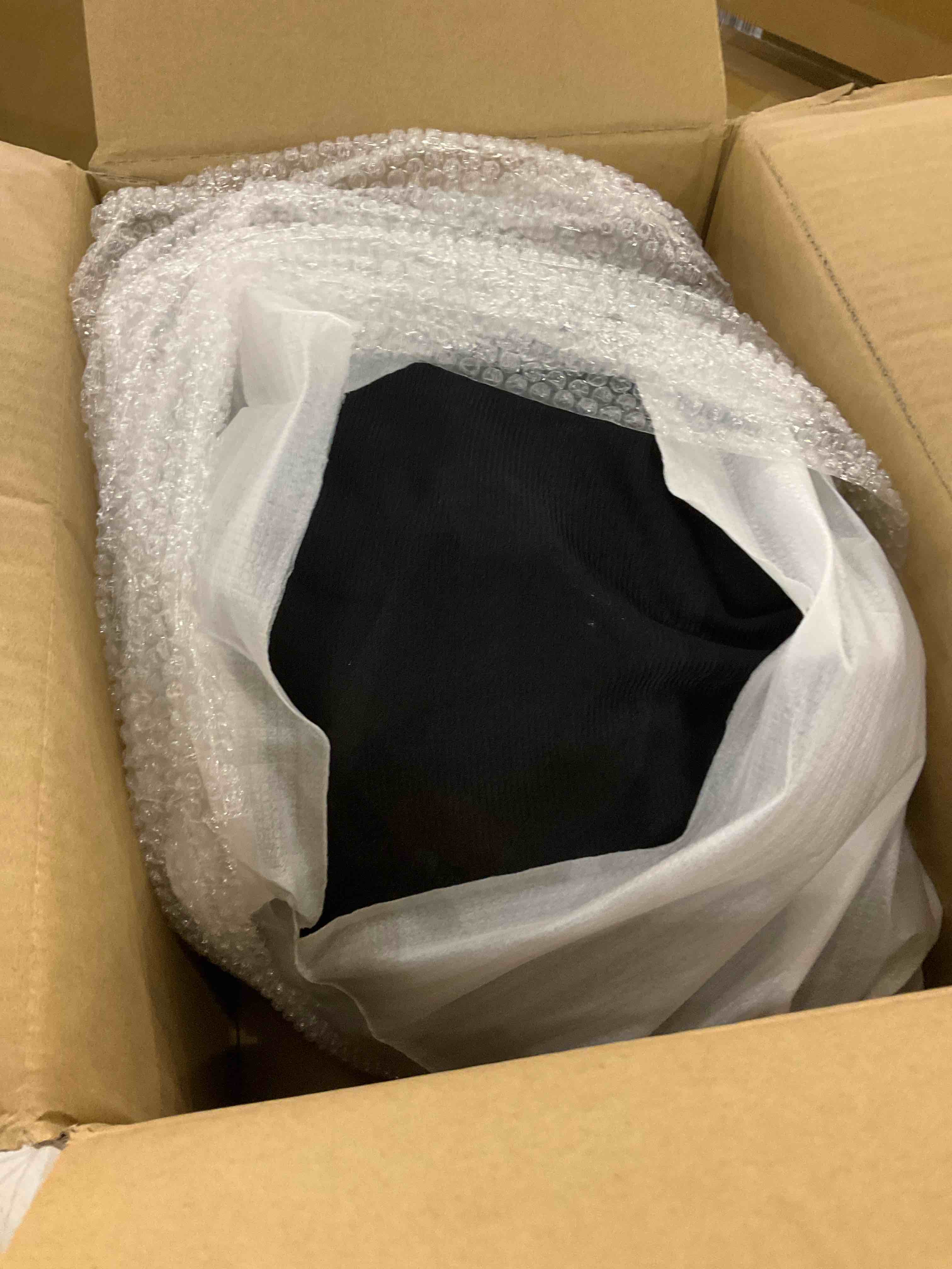https://s3.amazonaws.com/lotting-images-prod/BargainHunt/EXS01507679_1715955537496.jpeg