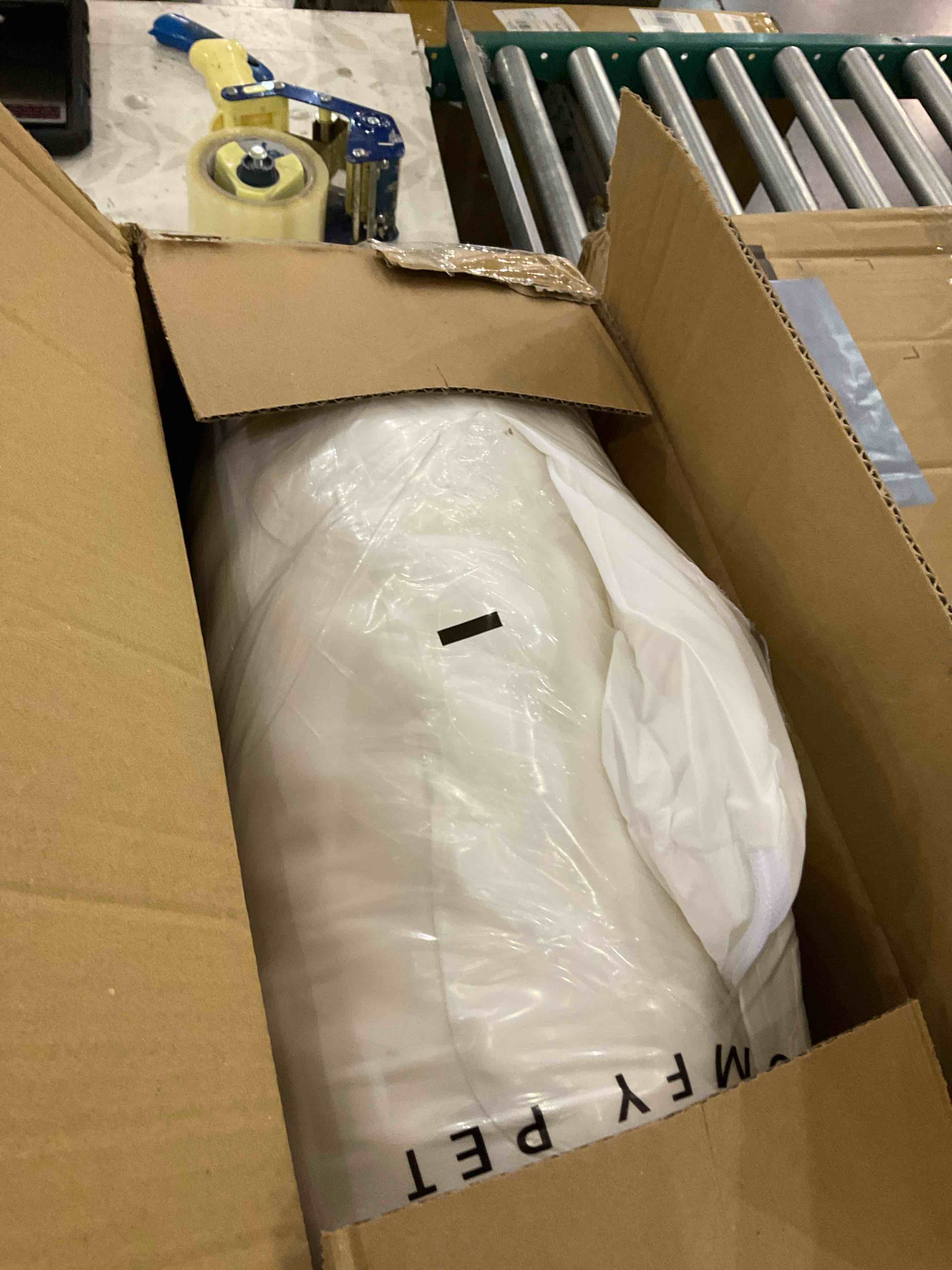https://s3.amazonaws.com/lotting-images-prod/BargainHunt/EXS01507680_1715955604357.jpeg
