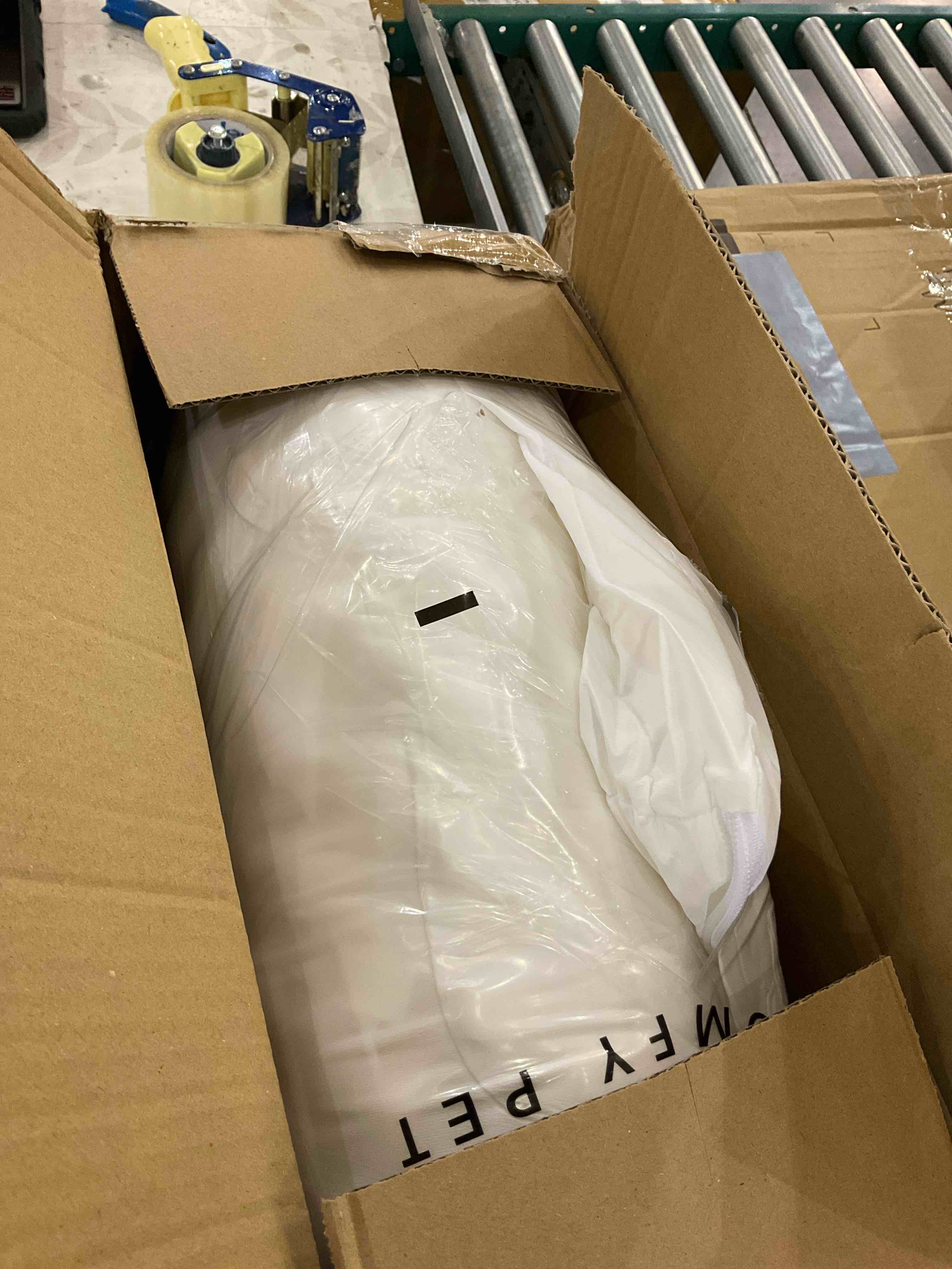https://s3.amazonaws.com/lotting-images-prod/BargainHunt/EXS01507680_1715955605431.jpeg