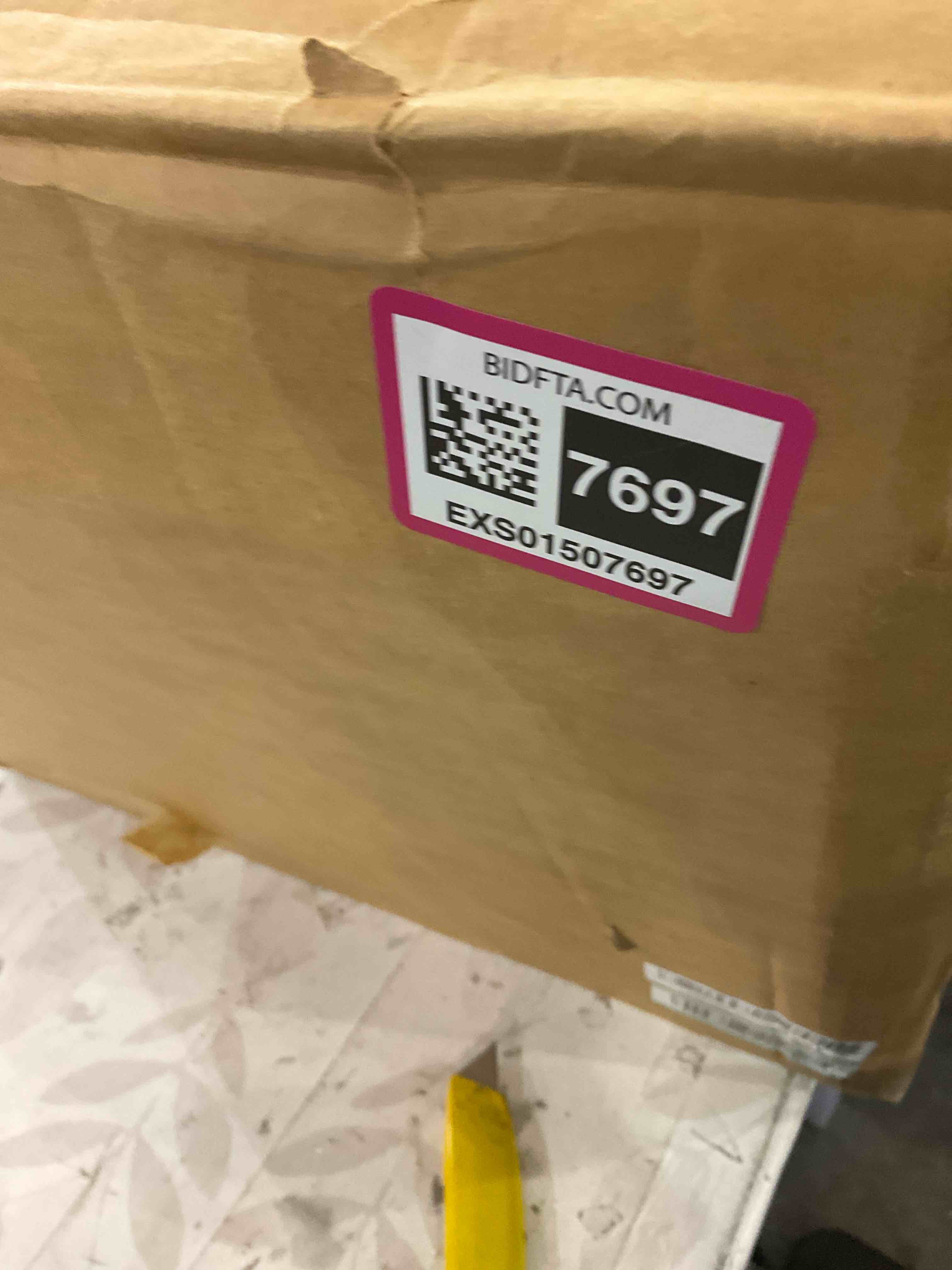 https://s3.amazonaws.com/lotting-images-prod/BargainHunt/EXS01507697_1715957647261.jpeg