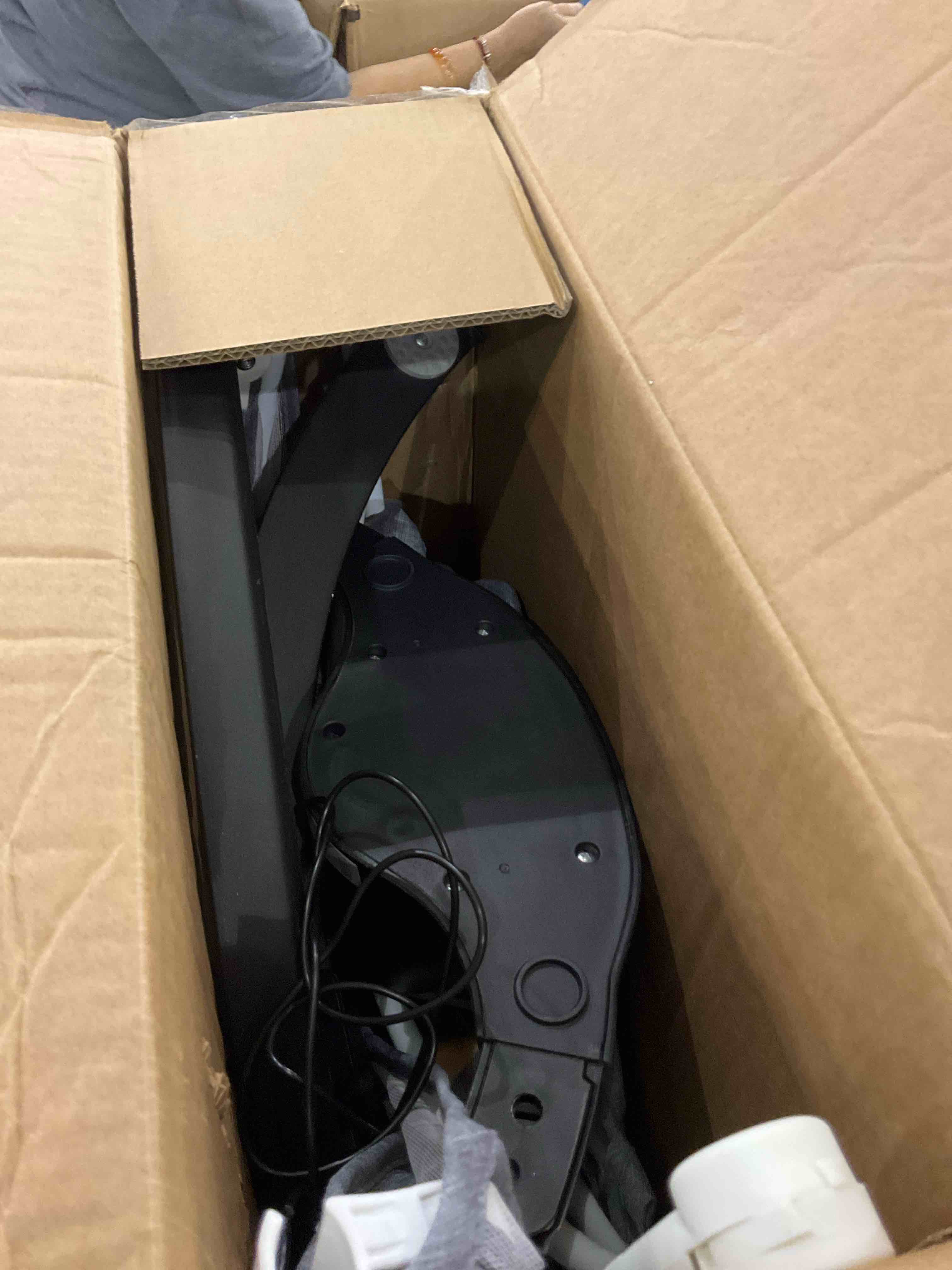 https://s3.amazonaws.com/lotting-images-prod/BargainHunt/EXS01507698_1715957709872.jpeg