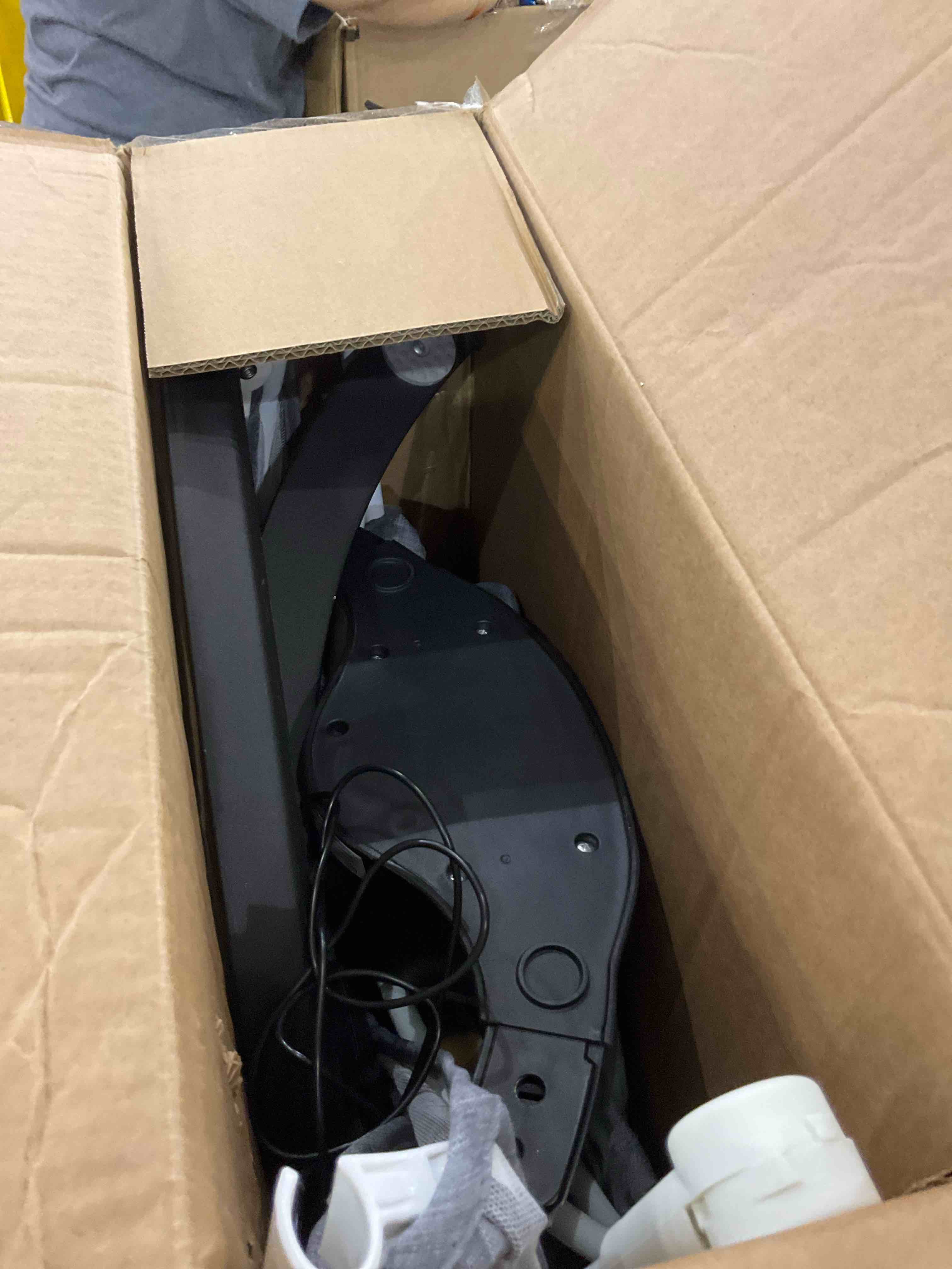 https://s3.amazonaws.com/lotting-images-prod/BargainHunt/EXS01507698_1715957711105.jpeg