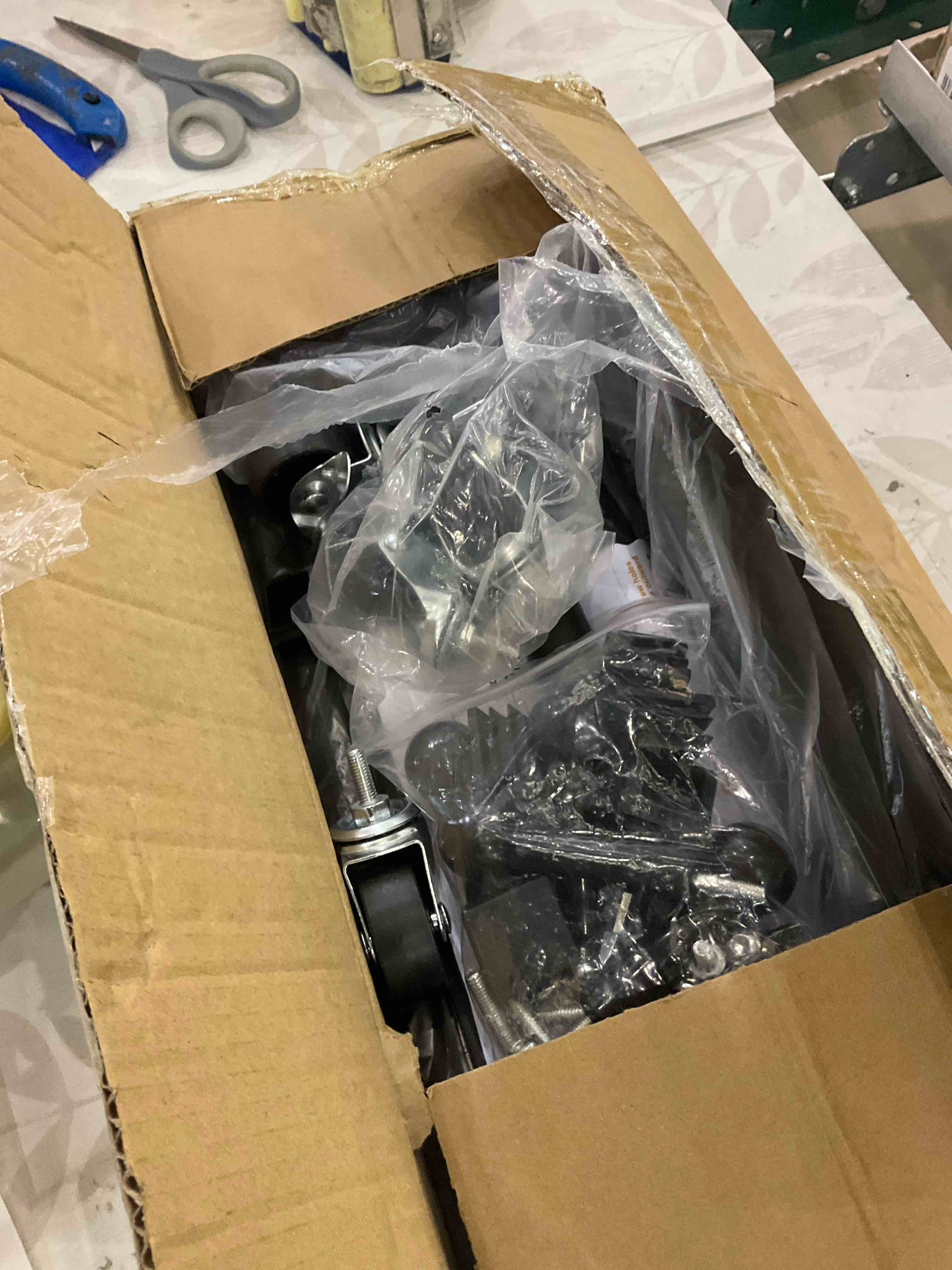 https://s3.amazonaws.com/lotting-images-prod/BargainHunt/EXS01507746_1715965603292.jpeg