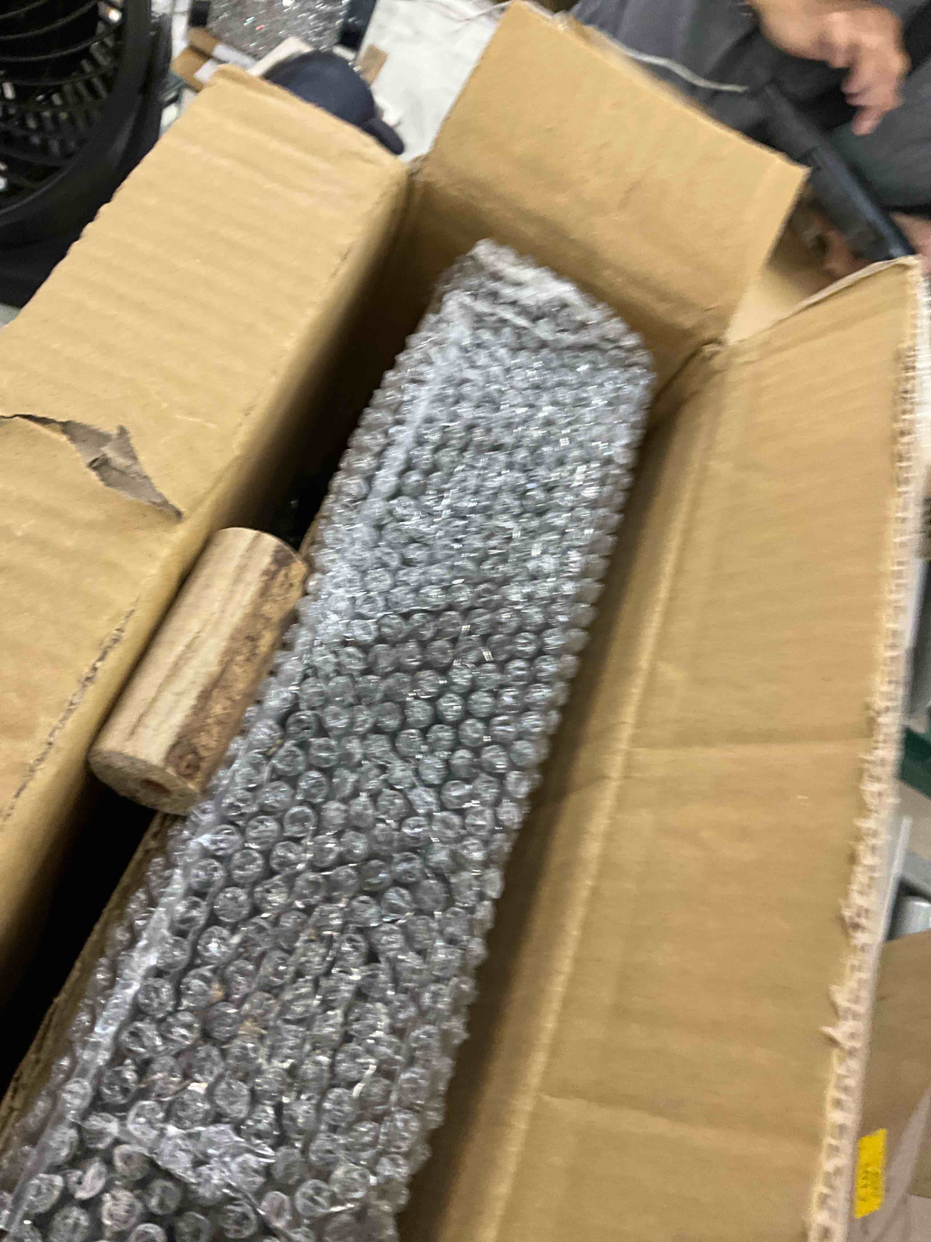 https://s3.amazonaws.com/lotting-images-prod/BargainHunt/EXS01507759_1715967061267.jpeg