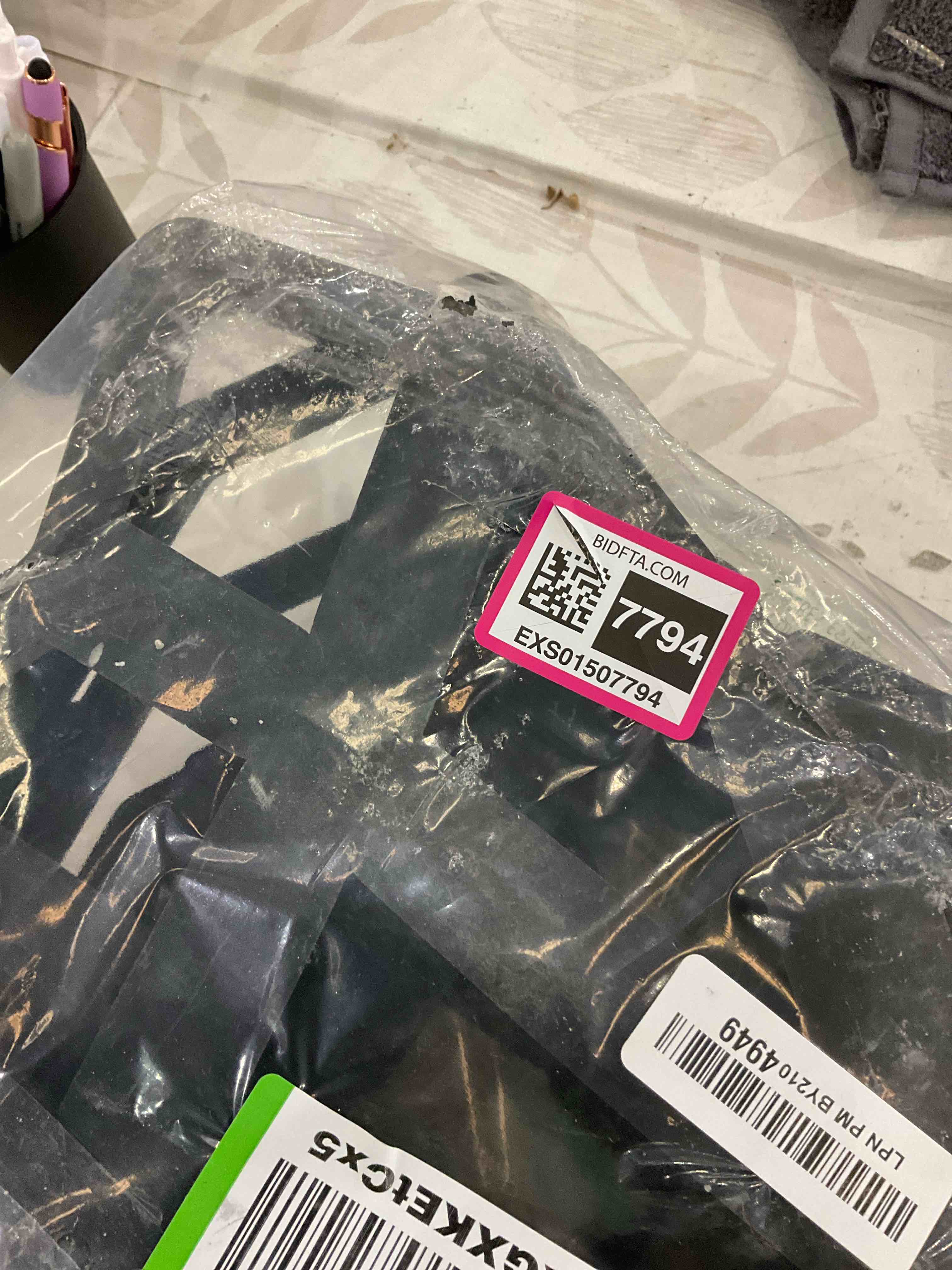 https://s3.amazonaws.com/lotting-images-prod/BargainHunt/EXS01507794_1715972839976.jpeg