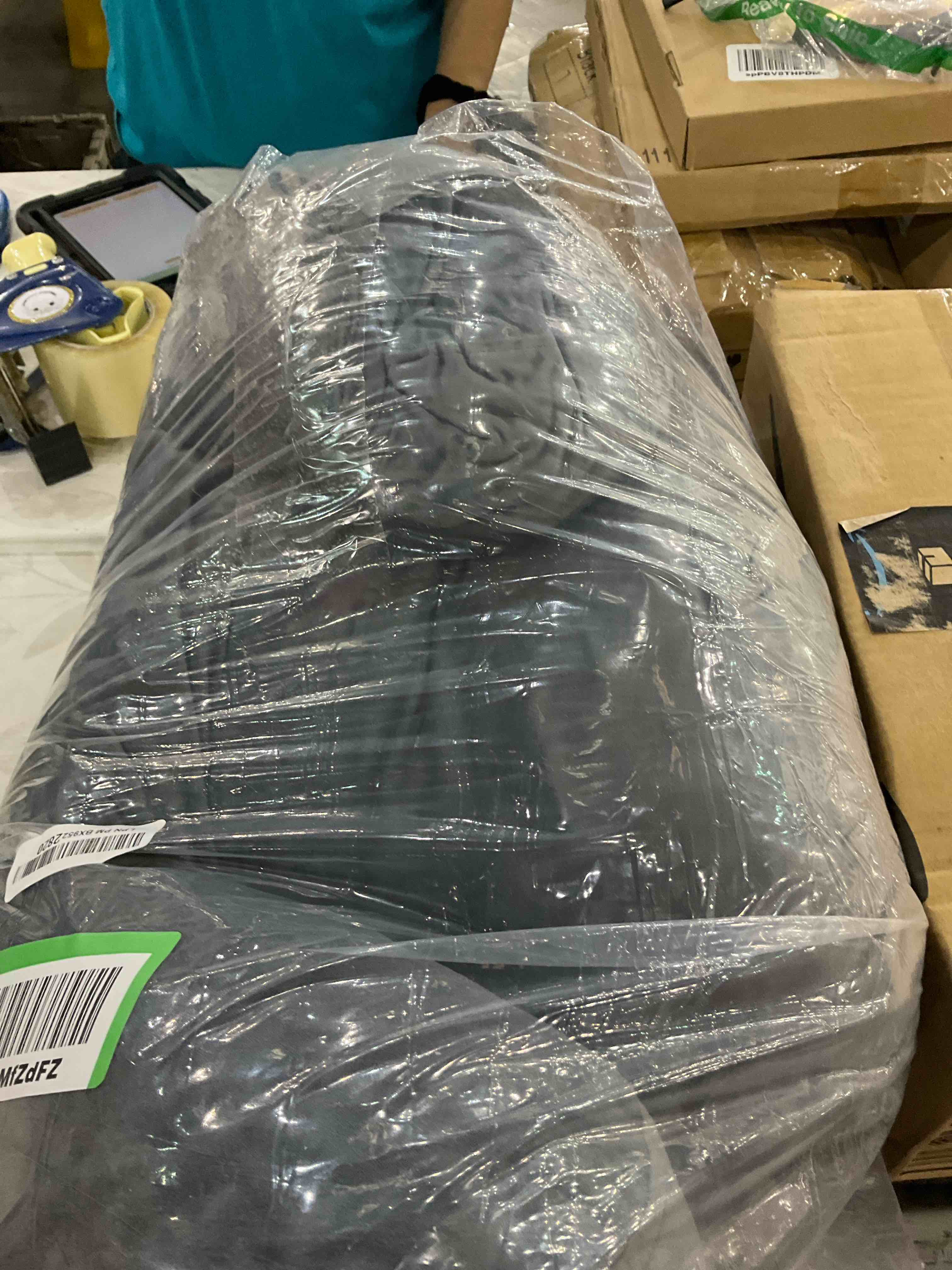 https://s3.amazonaws.com/lotting-images-prod/BargainHunt/EXS01507805_1716204282099.jpeg