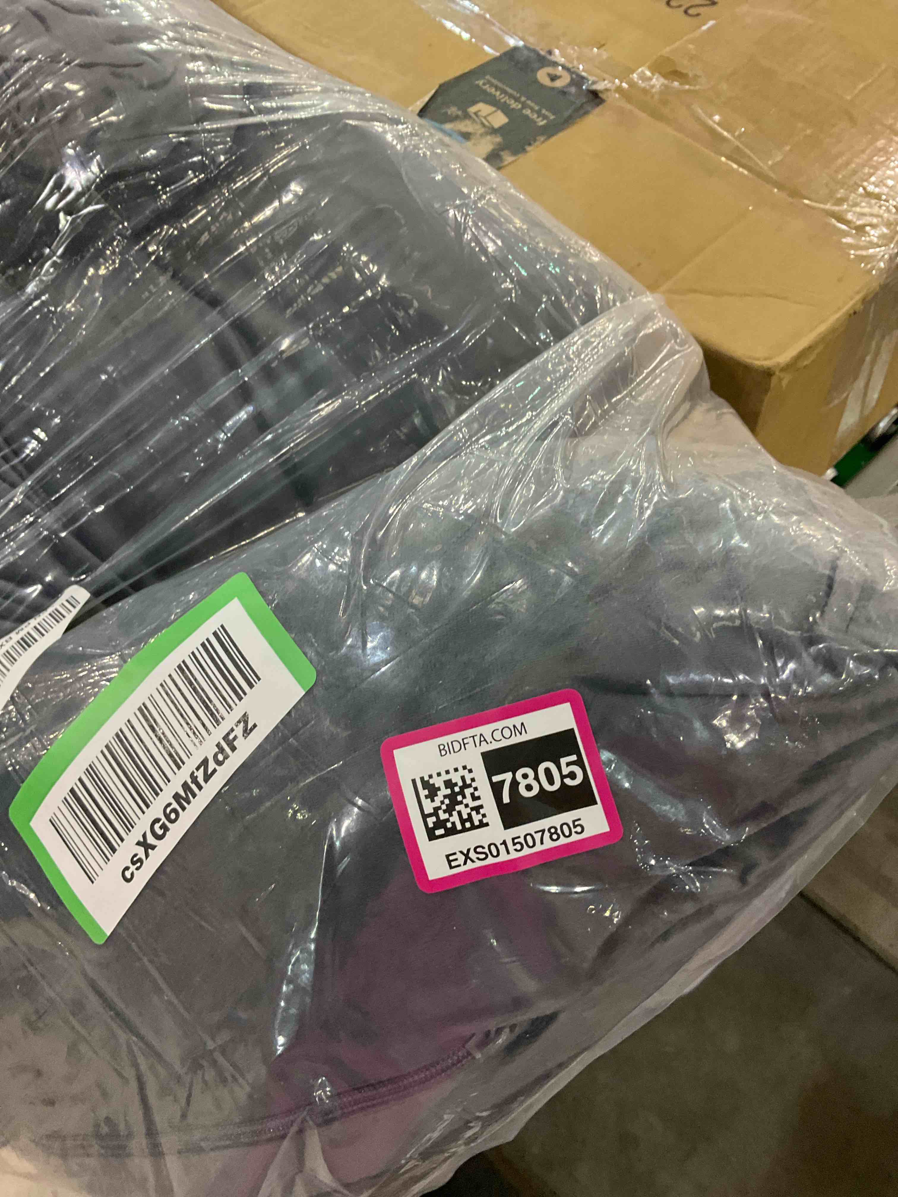 https://s3.amazonaws.com/lotting-images-prod/BargainHunt/EXS01507805_1716204306625.jpeg