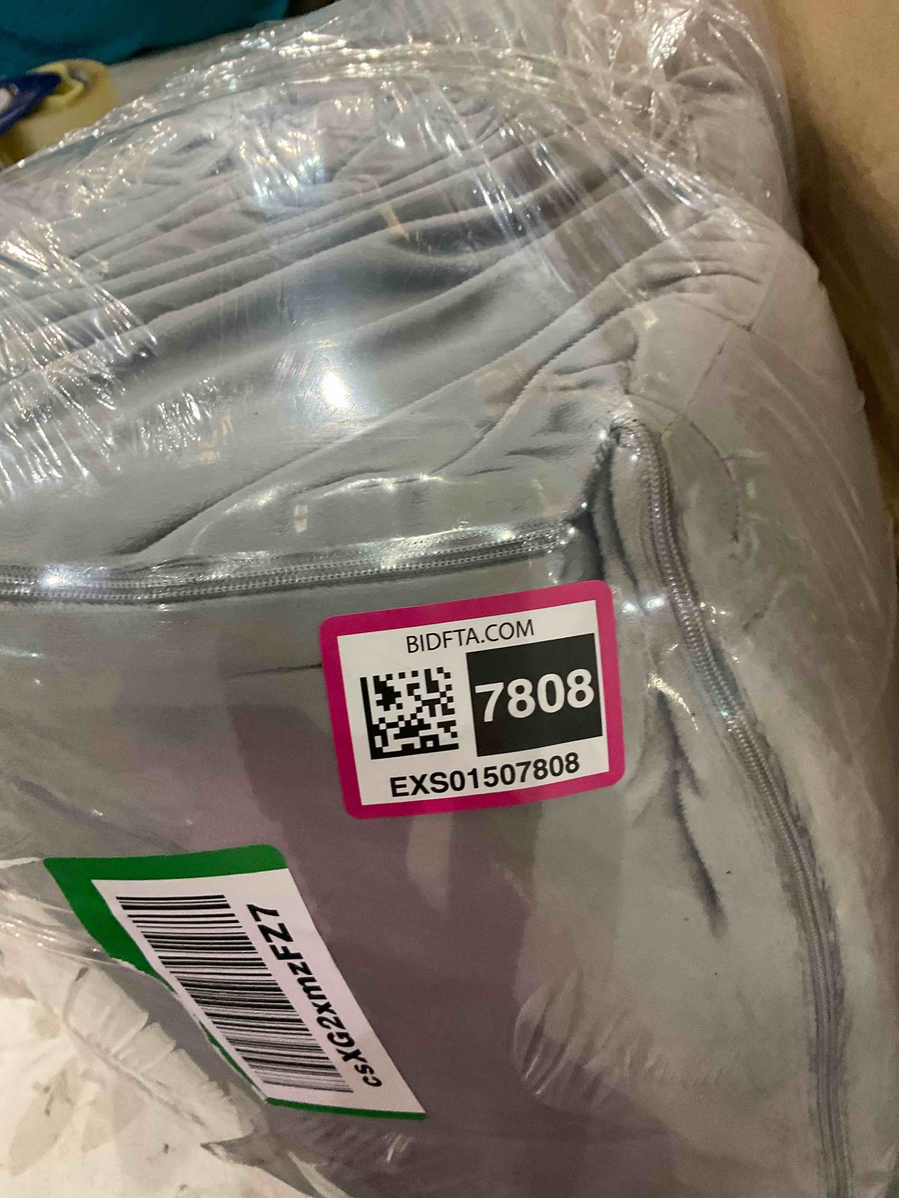 https://s3.amazonaws.com/lotting-images-prod/BargainHunt/EXS01507808_1716204568672.jpeg