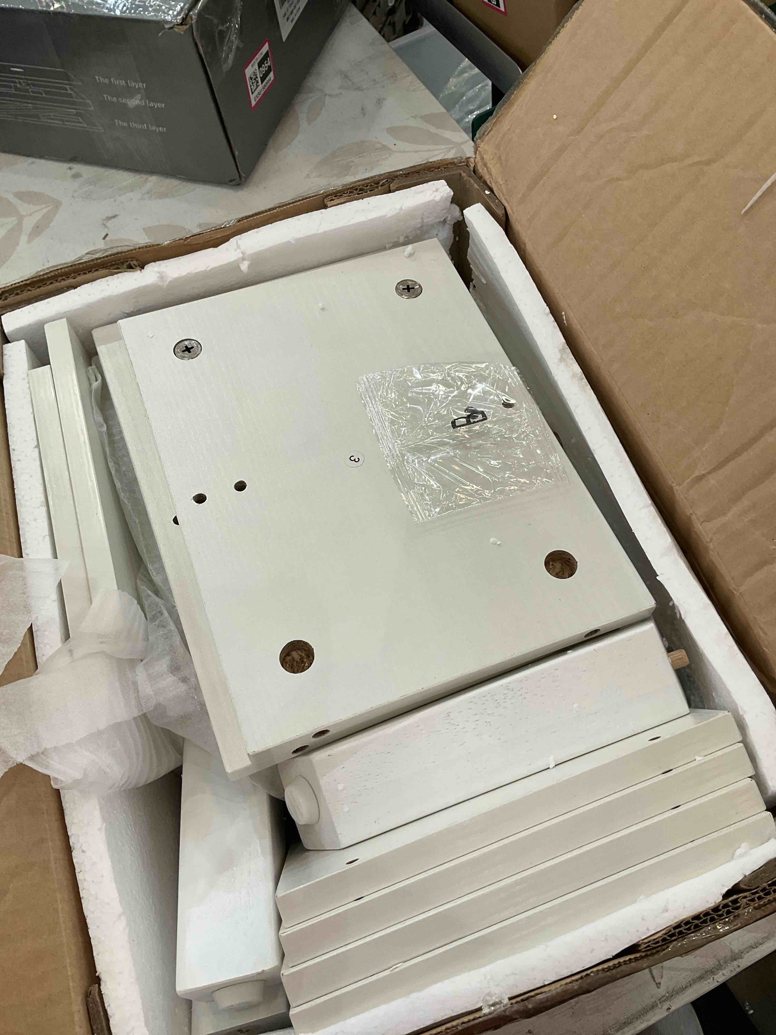 https://s3.amazonaws.com/lotting-images-prod/BargainHunt/EXS01507969_1716223570142.jpeg