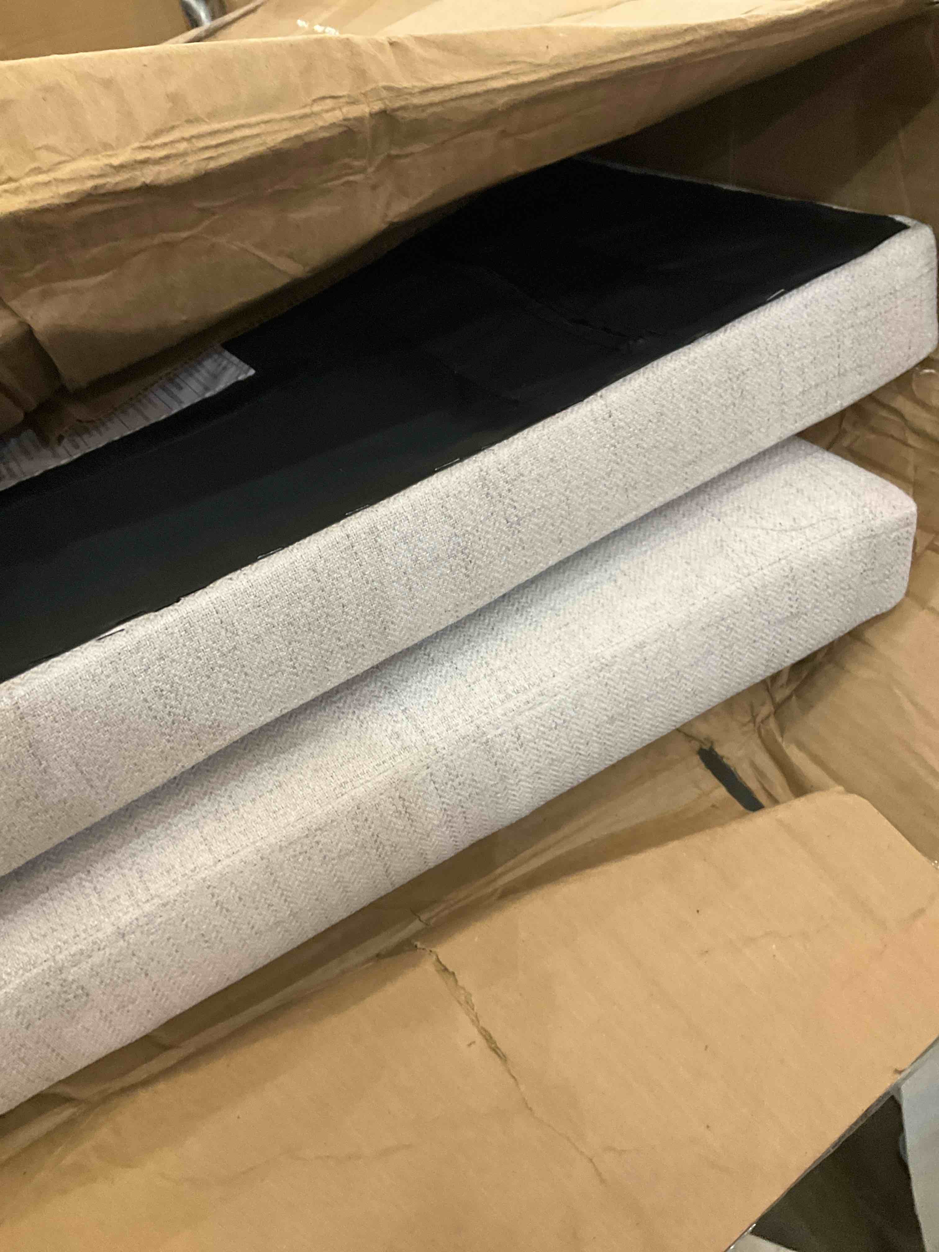 https://s3.amazonaws.com/lotting-images-prod/BargainHunt/EXS01508026_1717007856219.jpeg