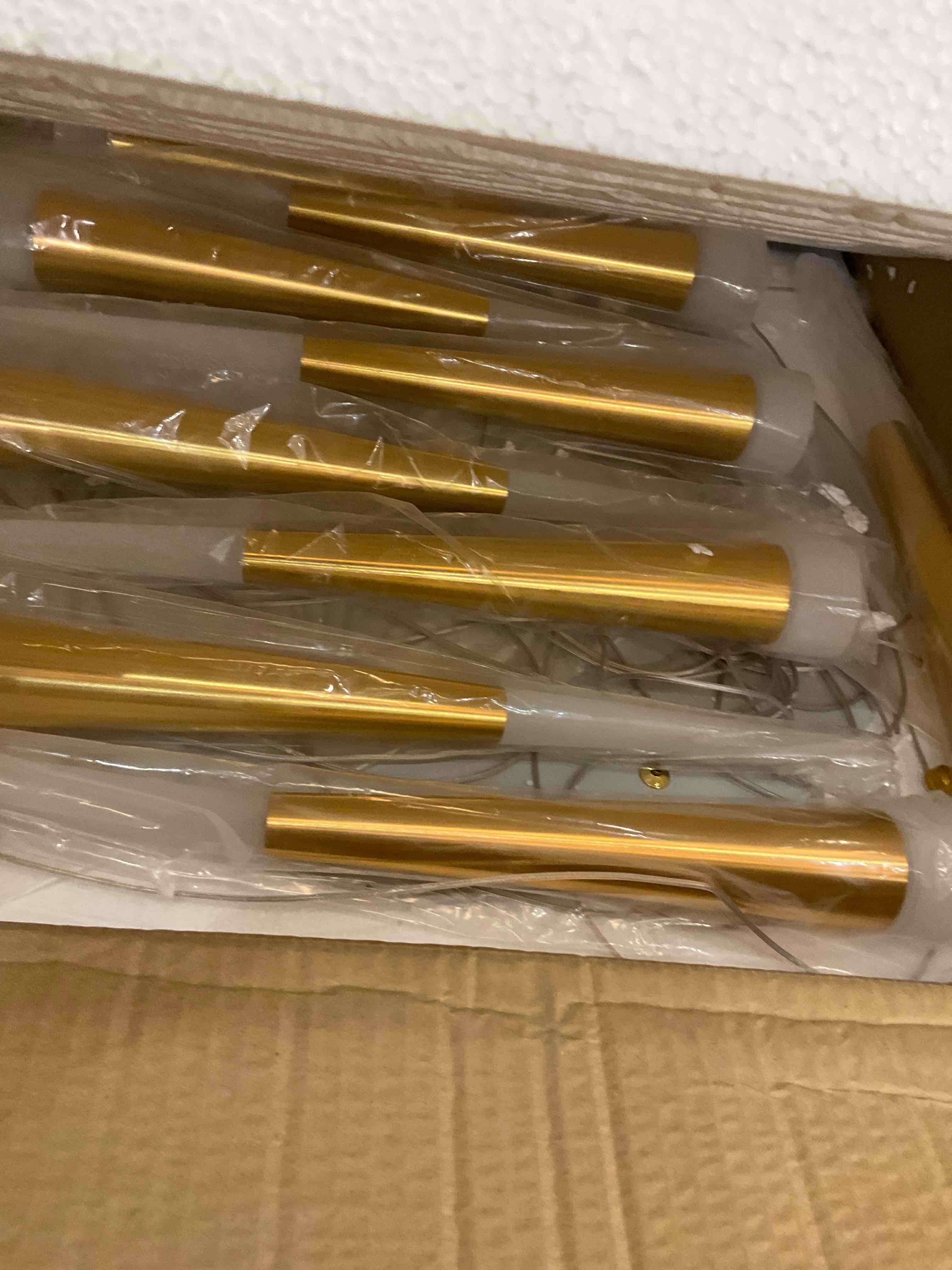 https://s3.amazonaws.com/lotting-images-prod/BargainHunt/EXS01508766_1717773533969.jpeg