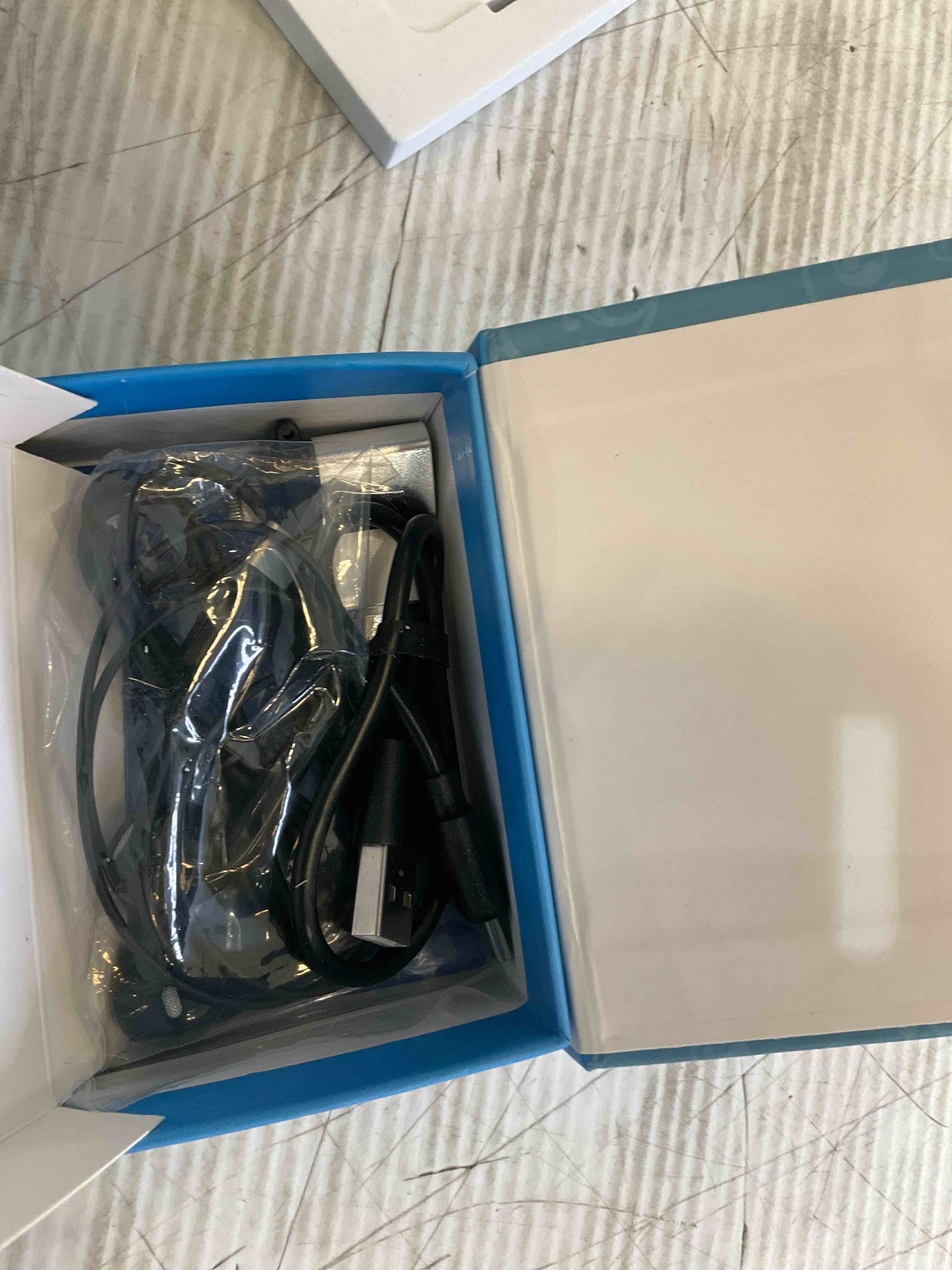 https://s3.amazonaws.com/lotting-images-prod/BargainHunt/EXS01509352_1719244242393.jpeg