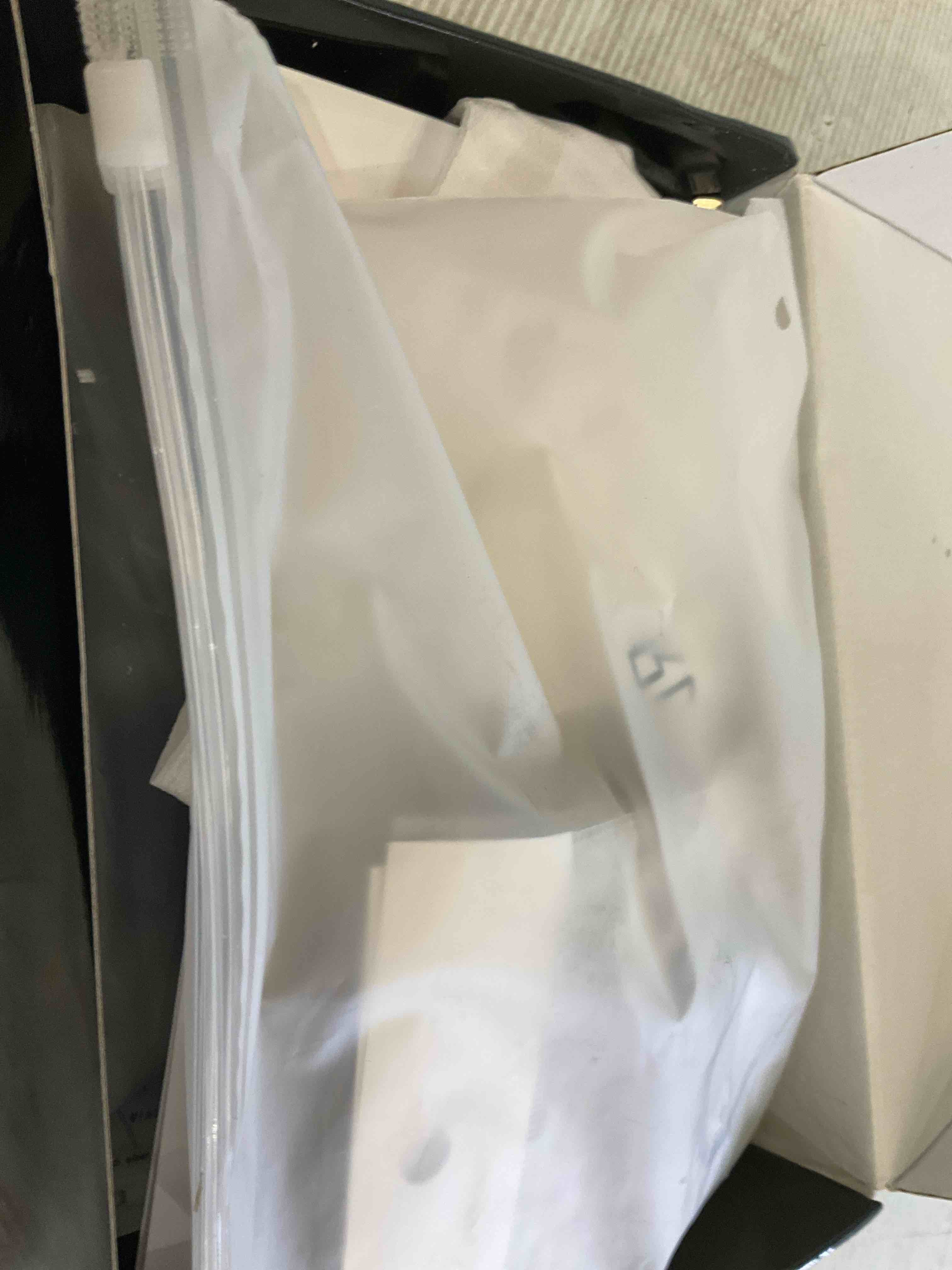 https://s3.amazonaws.com/lotting-images-prod/BargainHunt/EXS01509362_1719253877856.jpeg