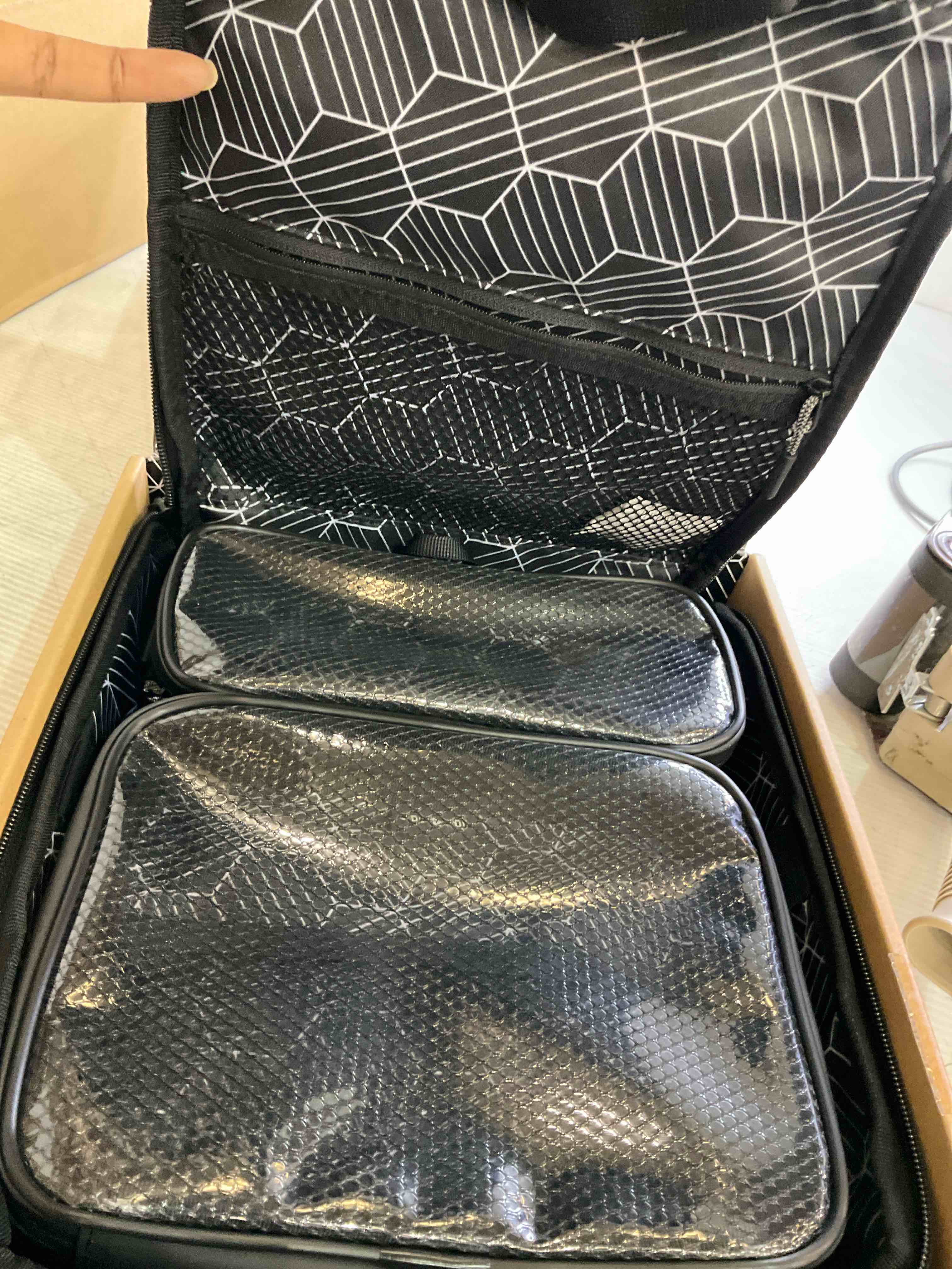 https://s3.amazonaws.com/lotting-images-prod/BargainHunt/EXS01509469_1719412428673.jpeg