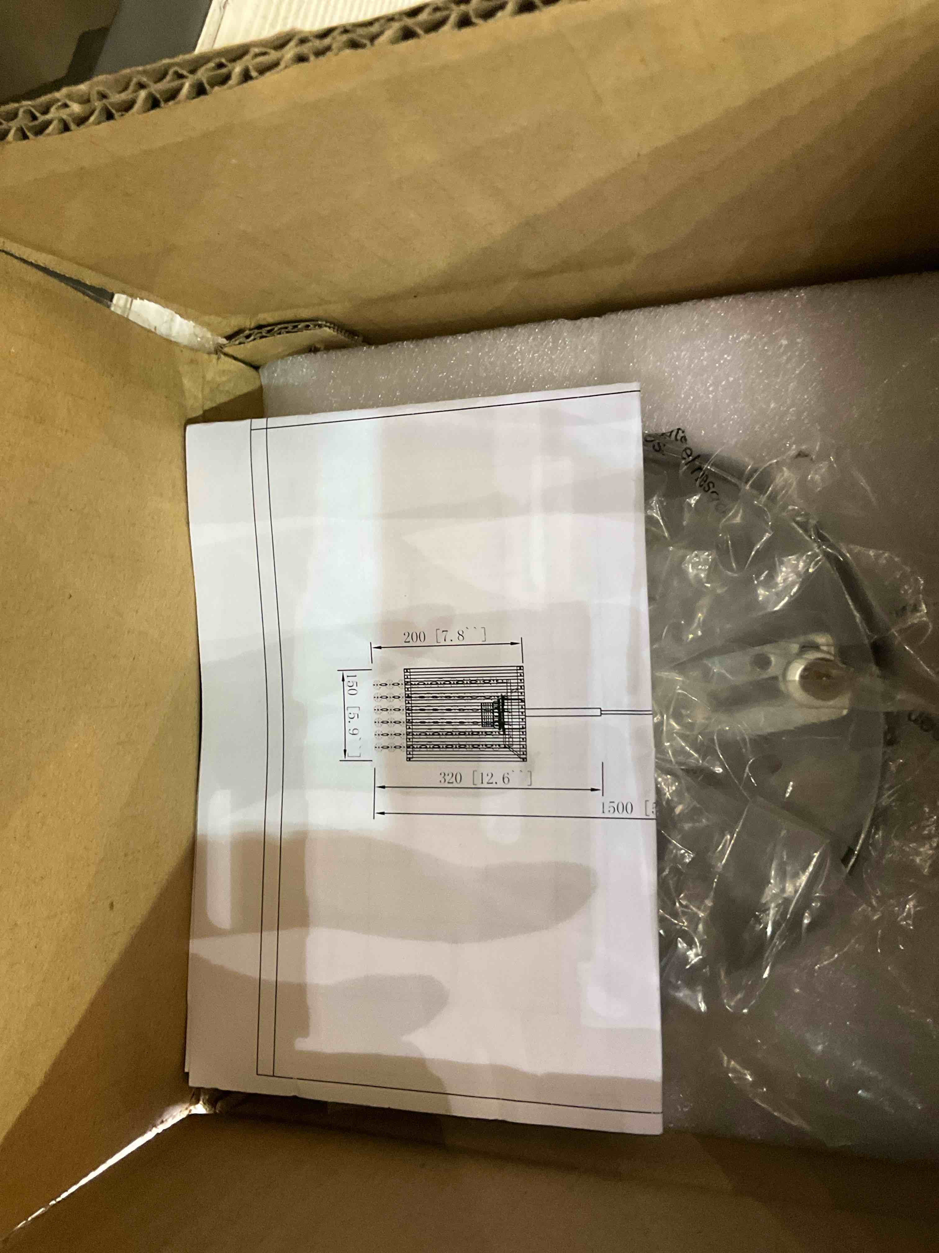 https://s3.amazonaws.com/lotting-images-prod/BargainHunt/EXS01509490_1719420856156.jpeg