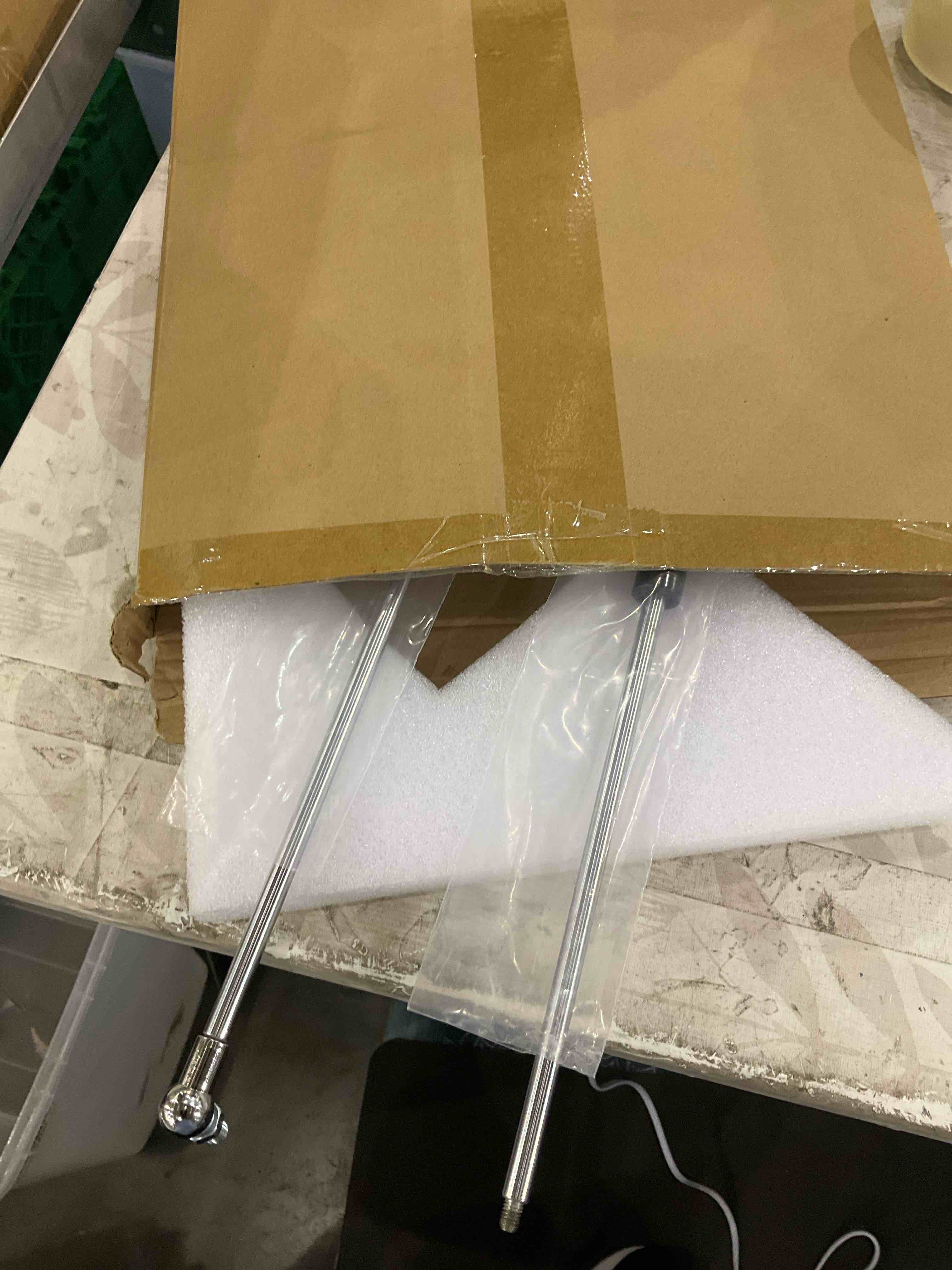 https://s3.amazonaws.com/lotting-images-prod/BargainHunt/EXS01509536_1716895220253.jpeg