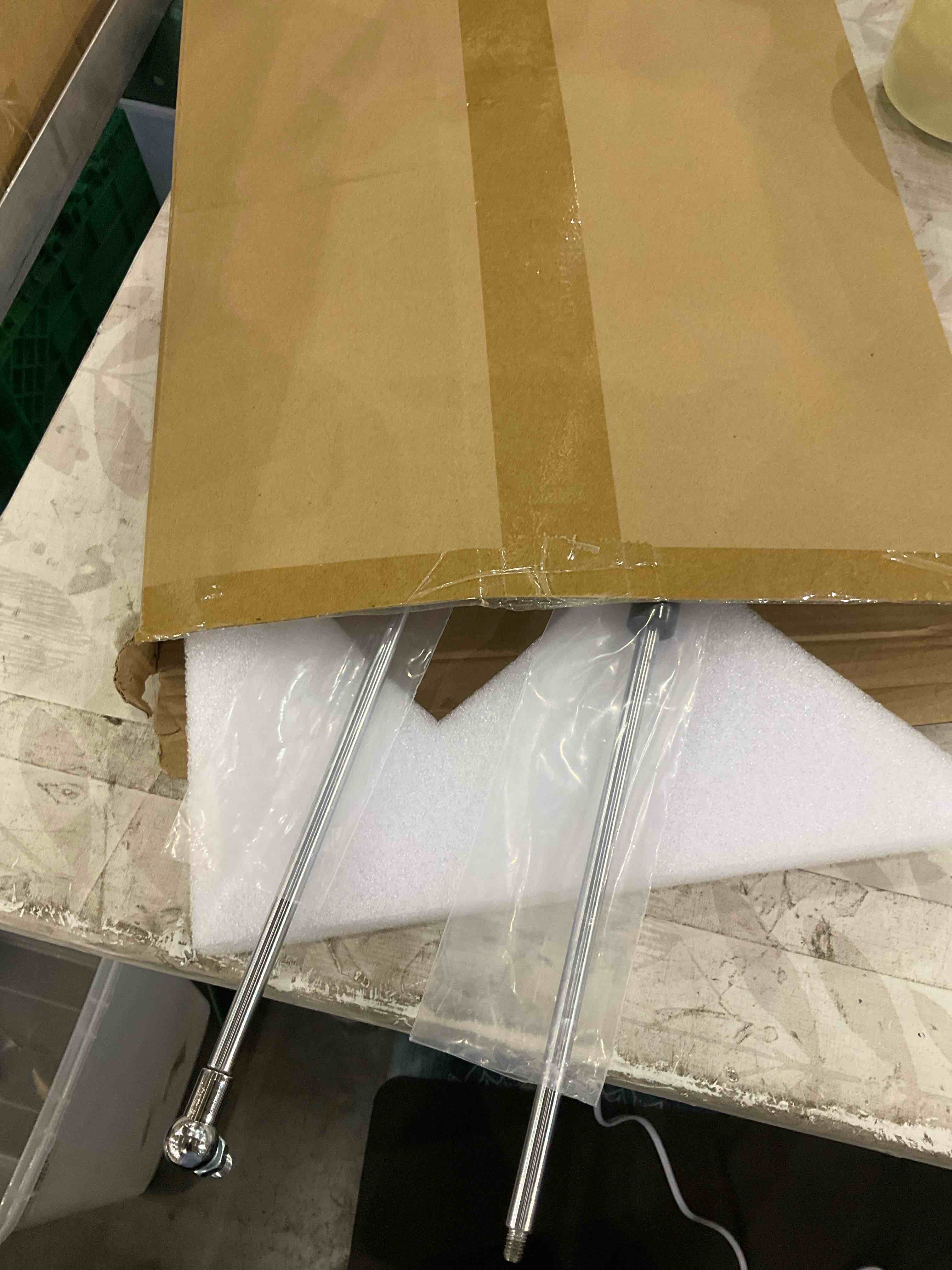 https://s3.amazonaws.com/lotting-images-prod/BargainHunt/EXS01509536_1716895221361.jpeg