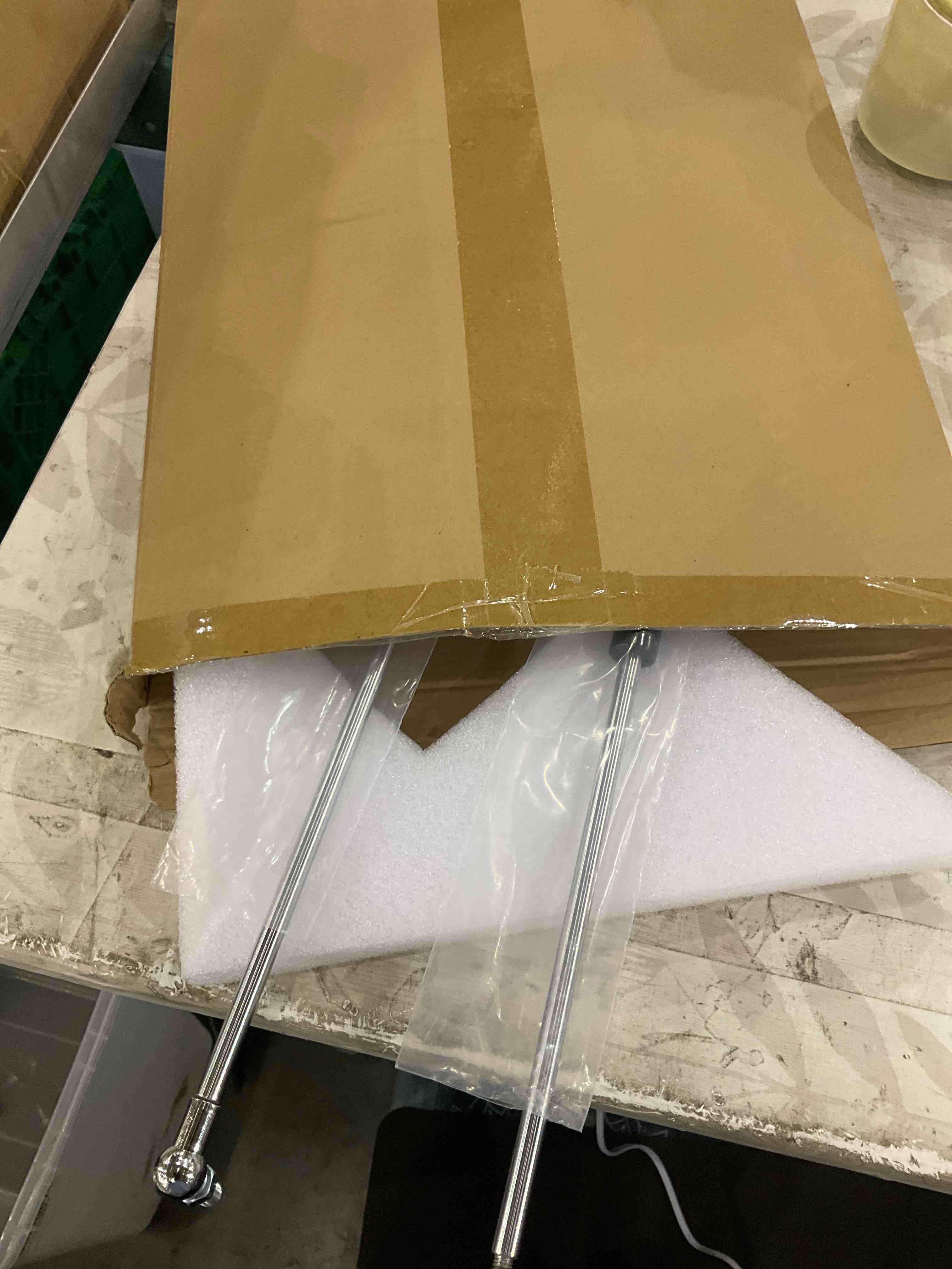 https://s3.amazonaws.com/lotting-images-prod/BargainHunt/EXS01509536_1716895222474.jpeg