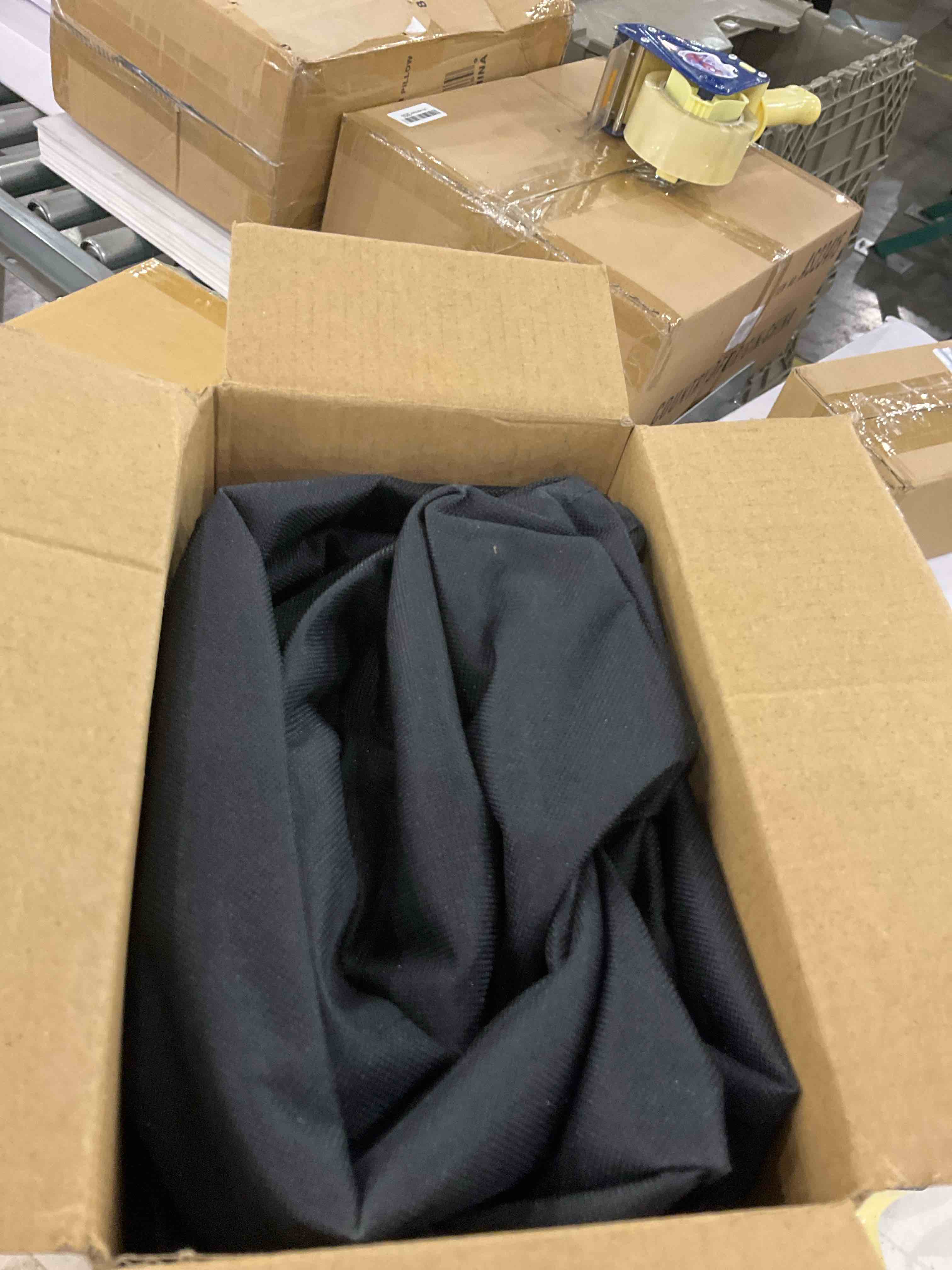 https://s3.amazonaws.com/lotting-images-prod/BargainHunt/EXS01509539_1716895479597.jpeg