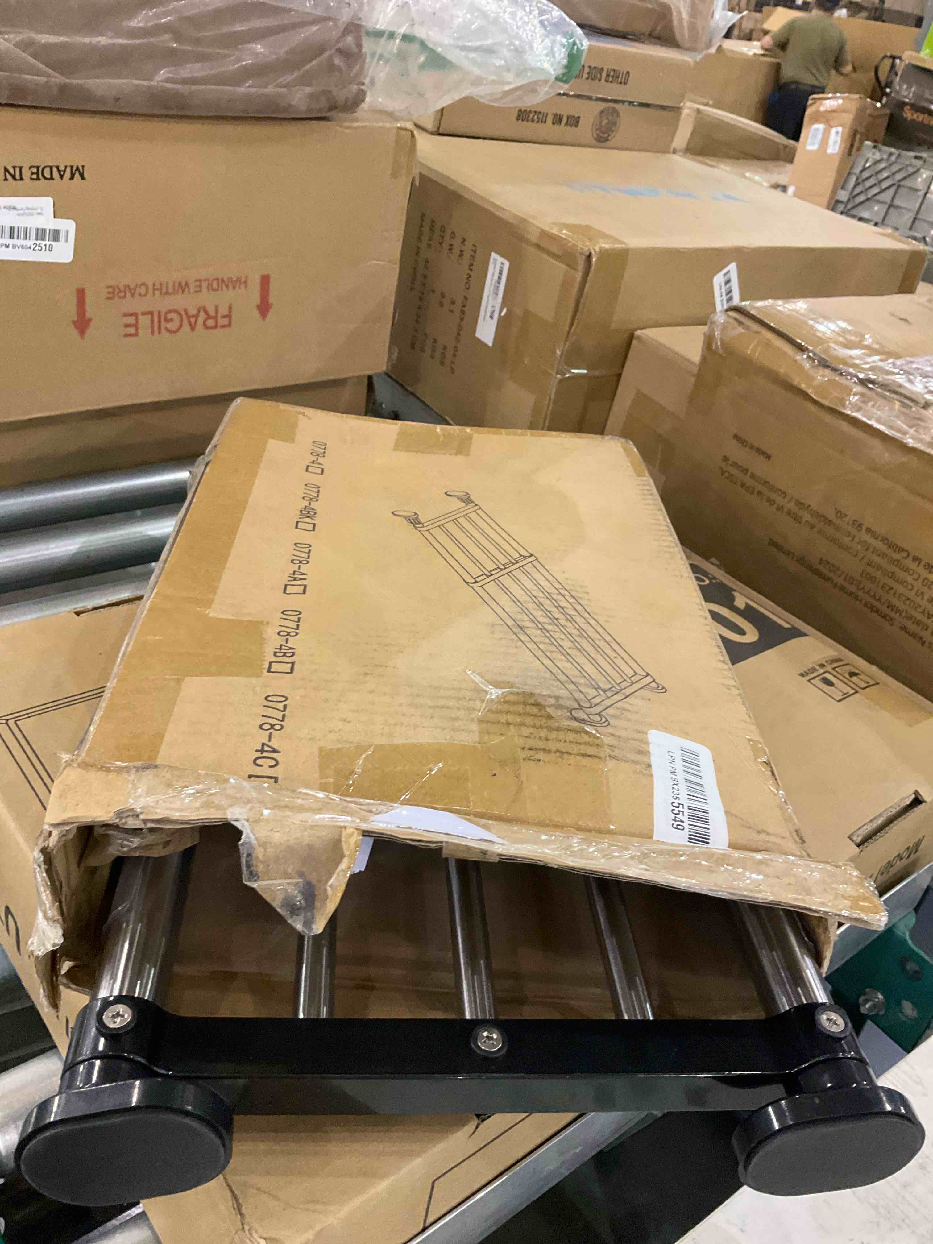 https://s3.amazonaws.com/lotting-images-prod/BargainHunt/EXS01509565_1716898164893.jpeg
