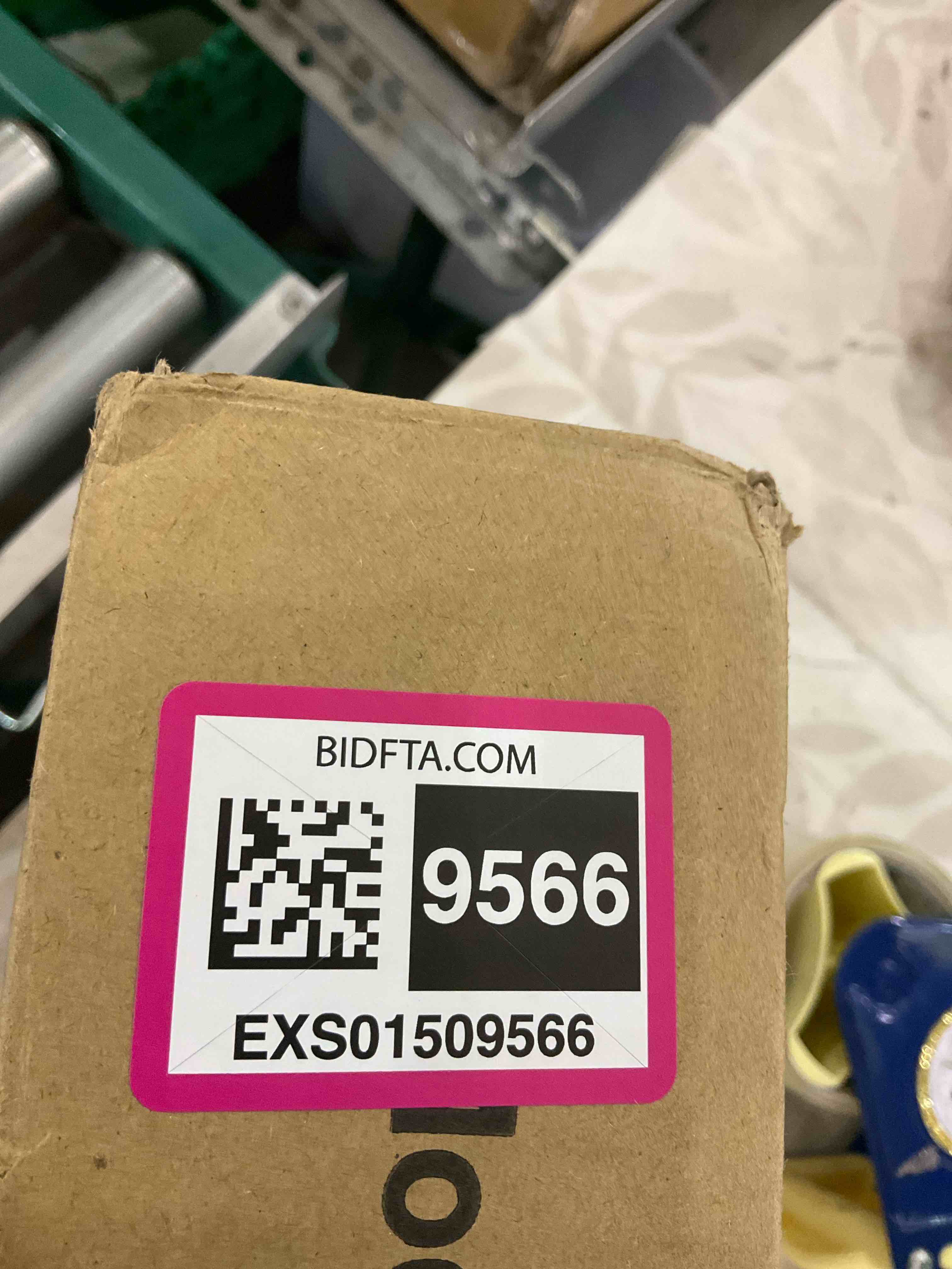 https://s3.amazonaws.com/lotting-images-prod/BargainHunt/EXS01509566_1716898281046.jpeg