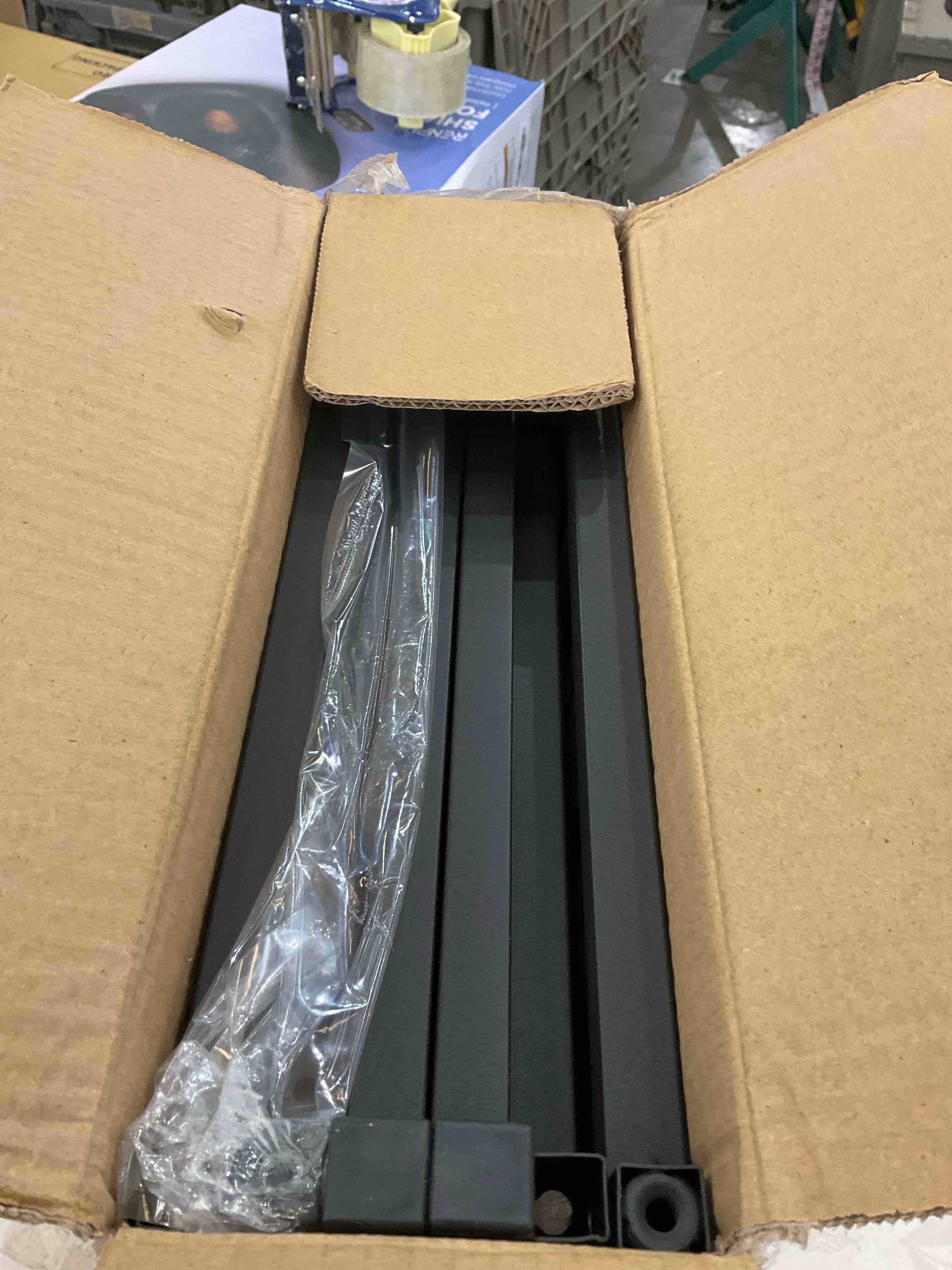 https://s3.amazonaws.com/lotting-images-prod/BargainHunt/EXS01509609_1716905241759.jpeg