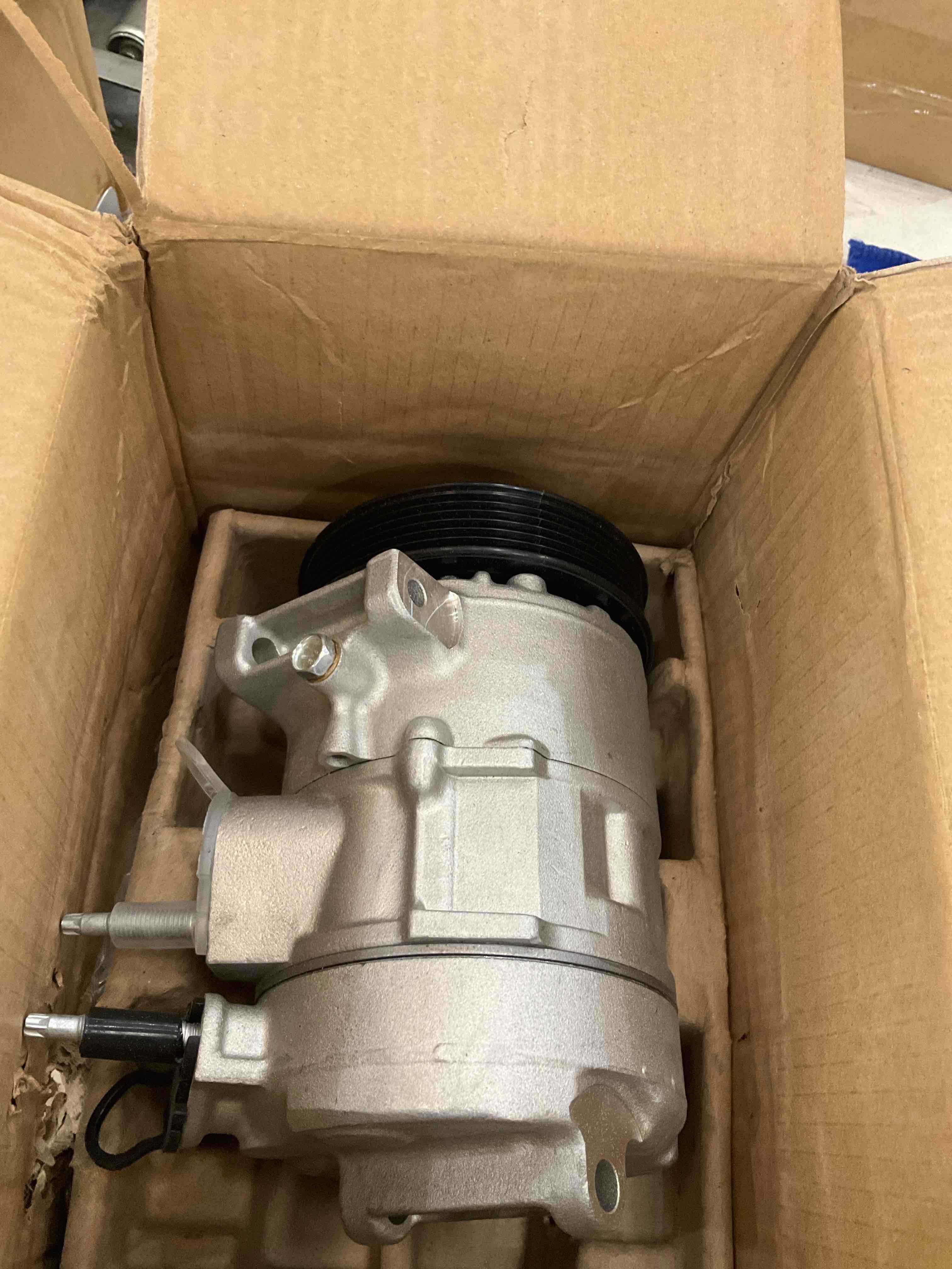 https://s3.amazonaws.com/lotting-images-prod/BargainHunt/EXS01509664_1716915777955.jpeg