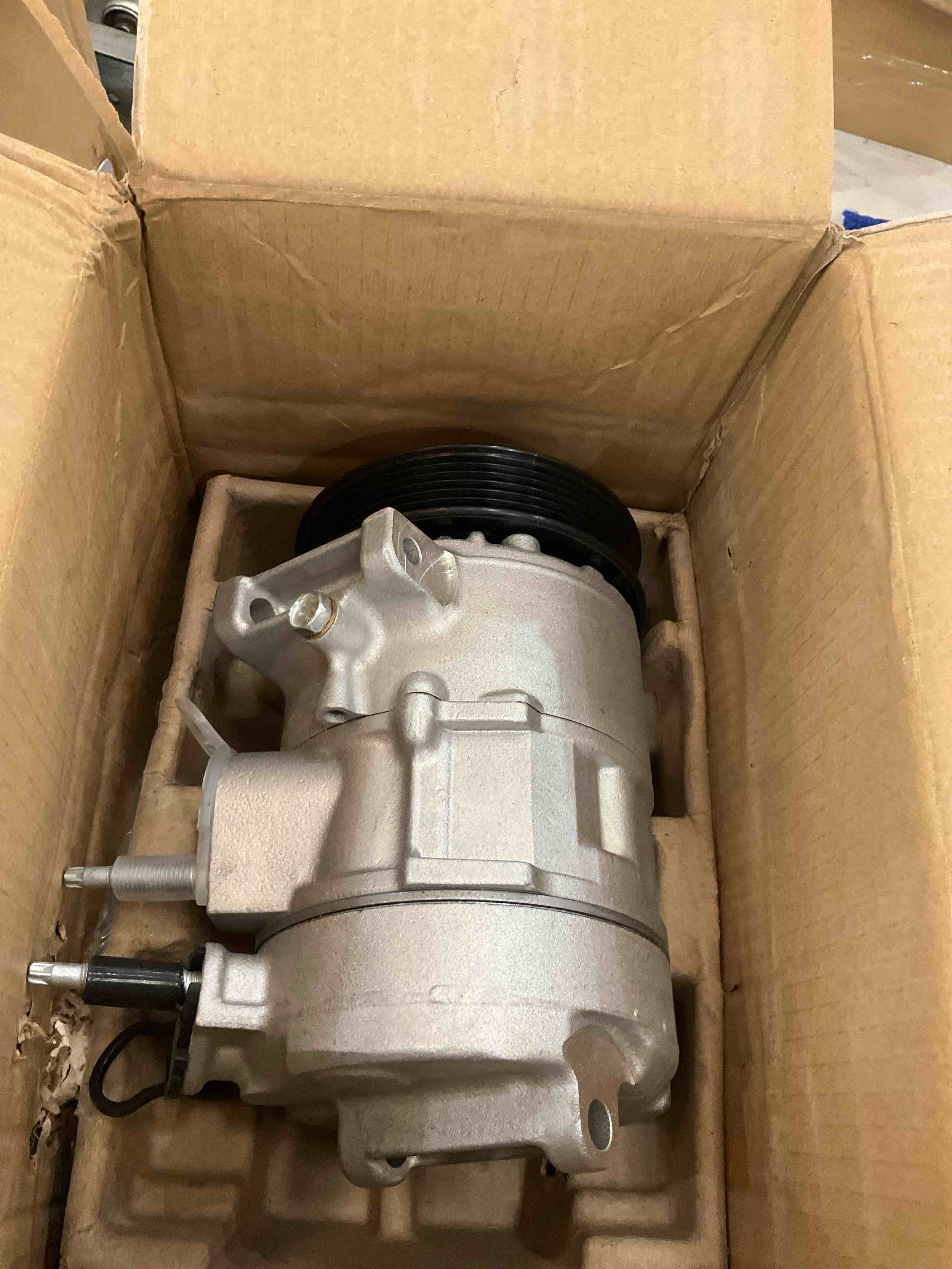 https://s3.amazonaws.com/lotting-images-prod/BargainHunt/EXS01509664_1716915779145.jpeg