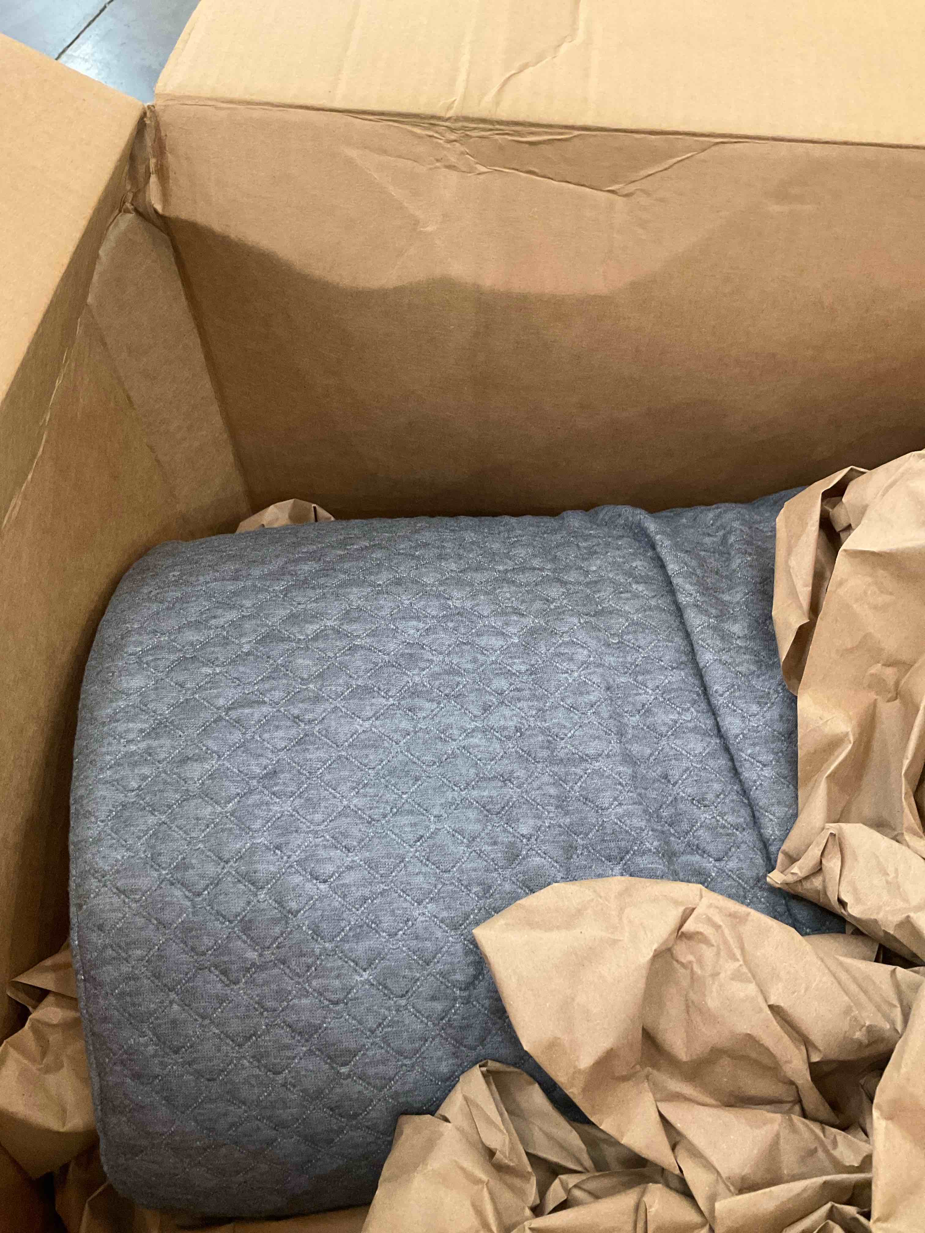 https://s3.amazonaws.com/lotting-images-prod/BargainHunt/EXS01509705_1716922079467.jpeg