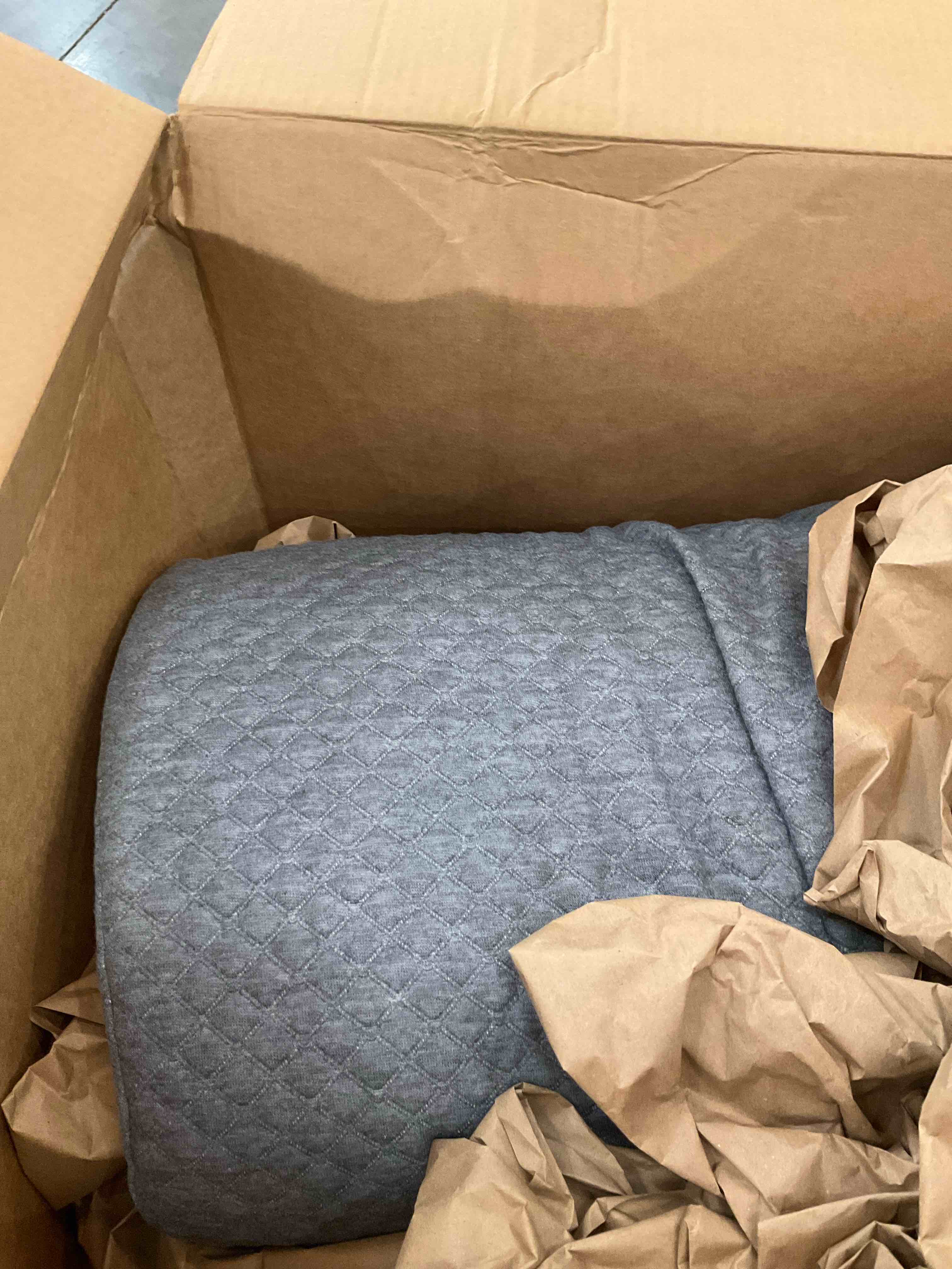 https://s3.amazonaws.com/lotting-images-prod/BargainHunt/EXS01509705_1716922080388.jpeg