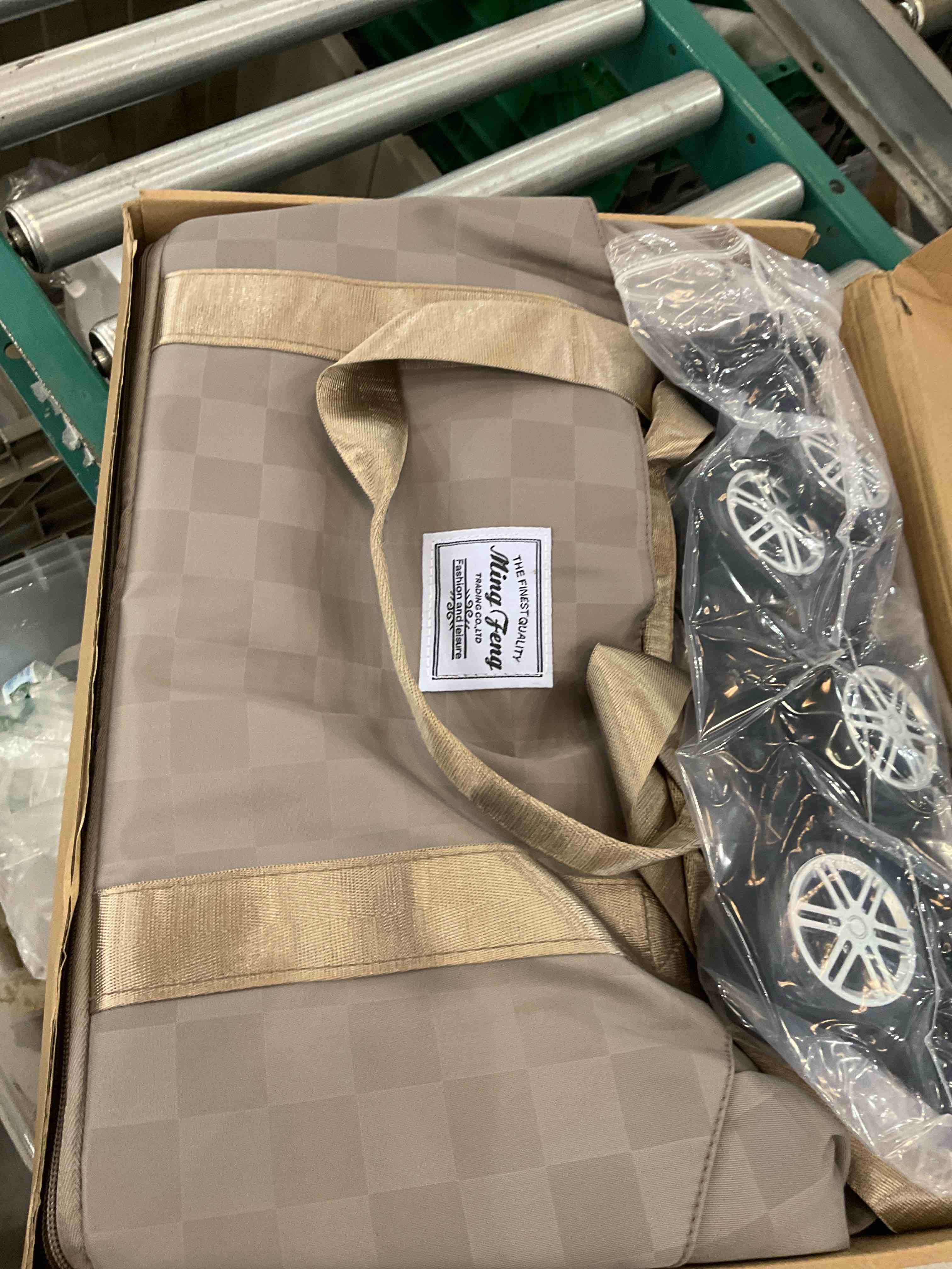 https://s3.amazonaws.com/lotting-images-prod/BargainHunt/EXS01509886_1717008810532.jpeg