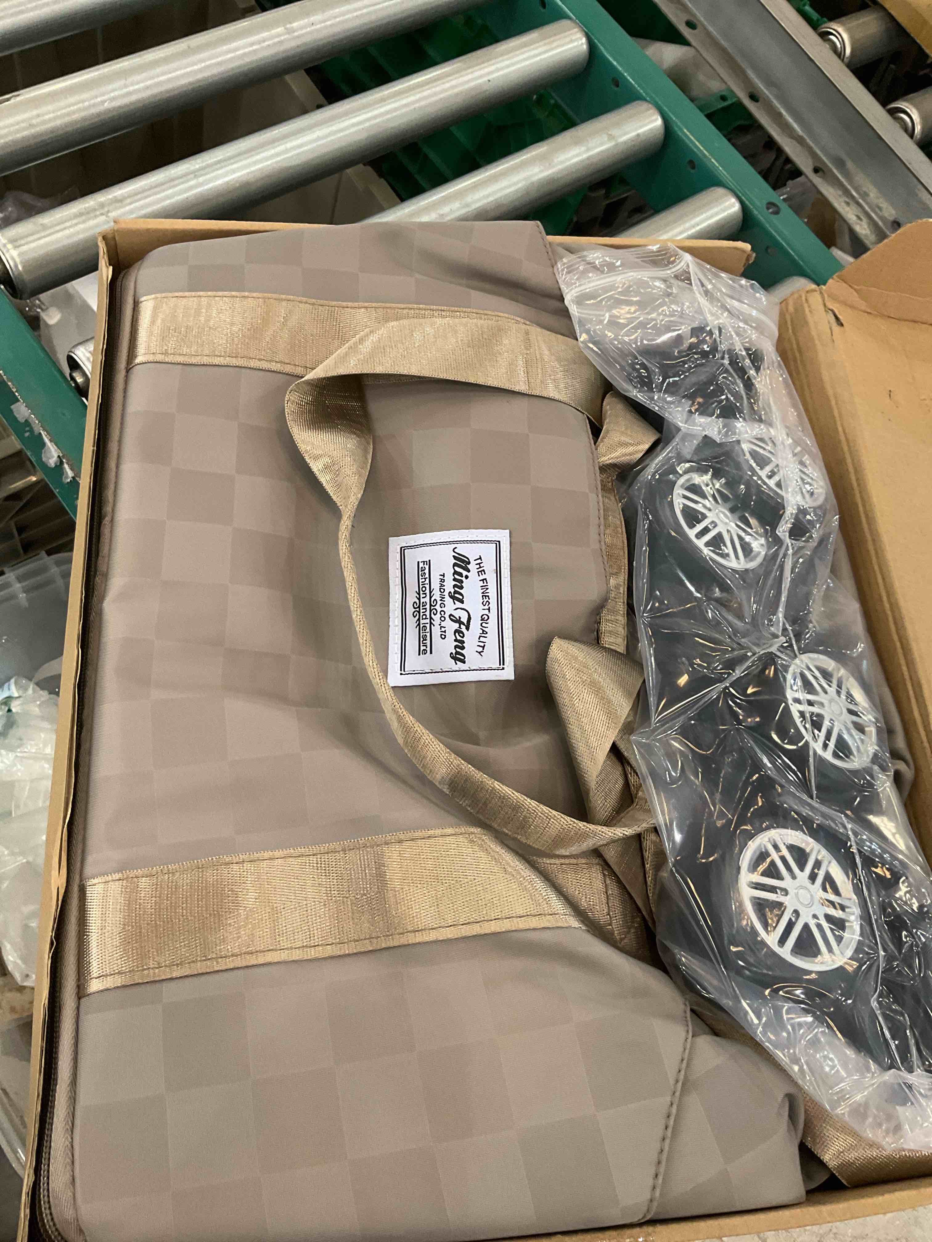 https://s3.amazonaws.com/lotting-images-prod/BargainHunt/EXS01509886_1717008812771.jpeg